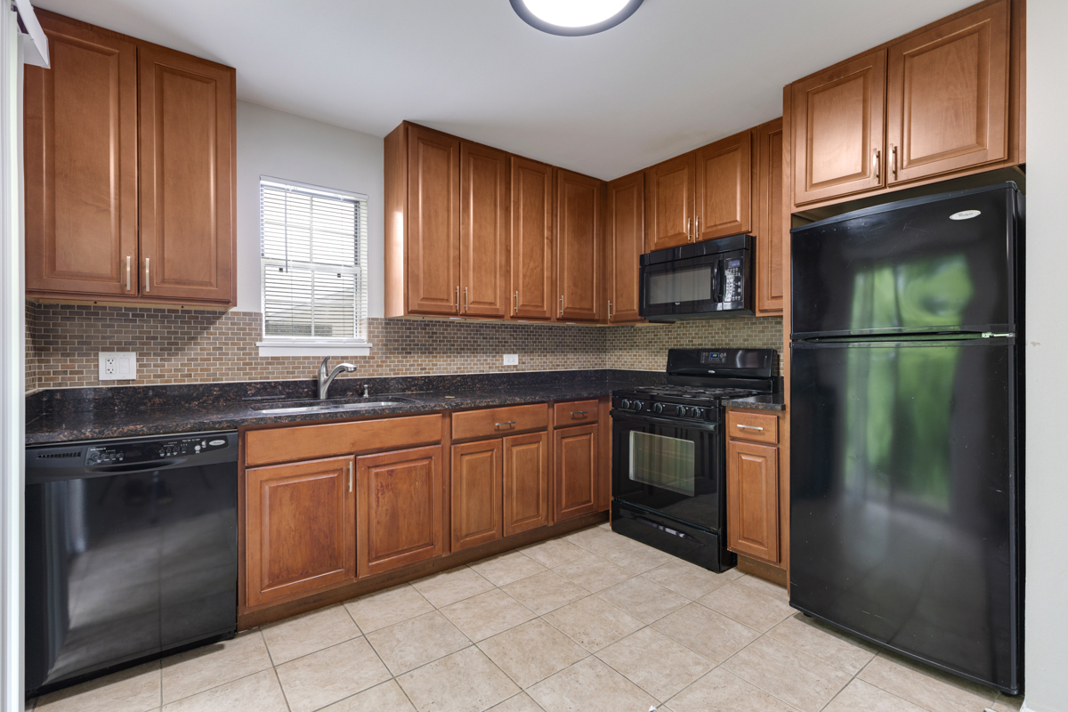 96 GANT Circle #H, Streamwood, IL 60107