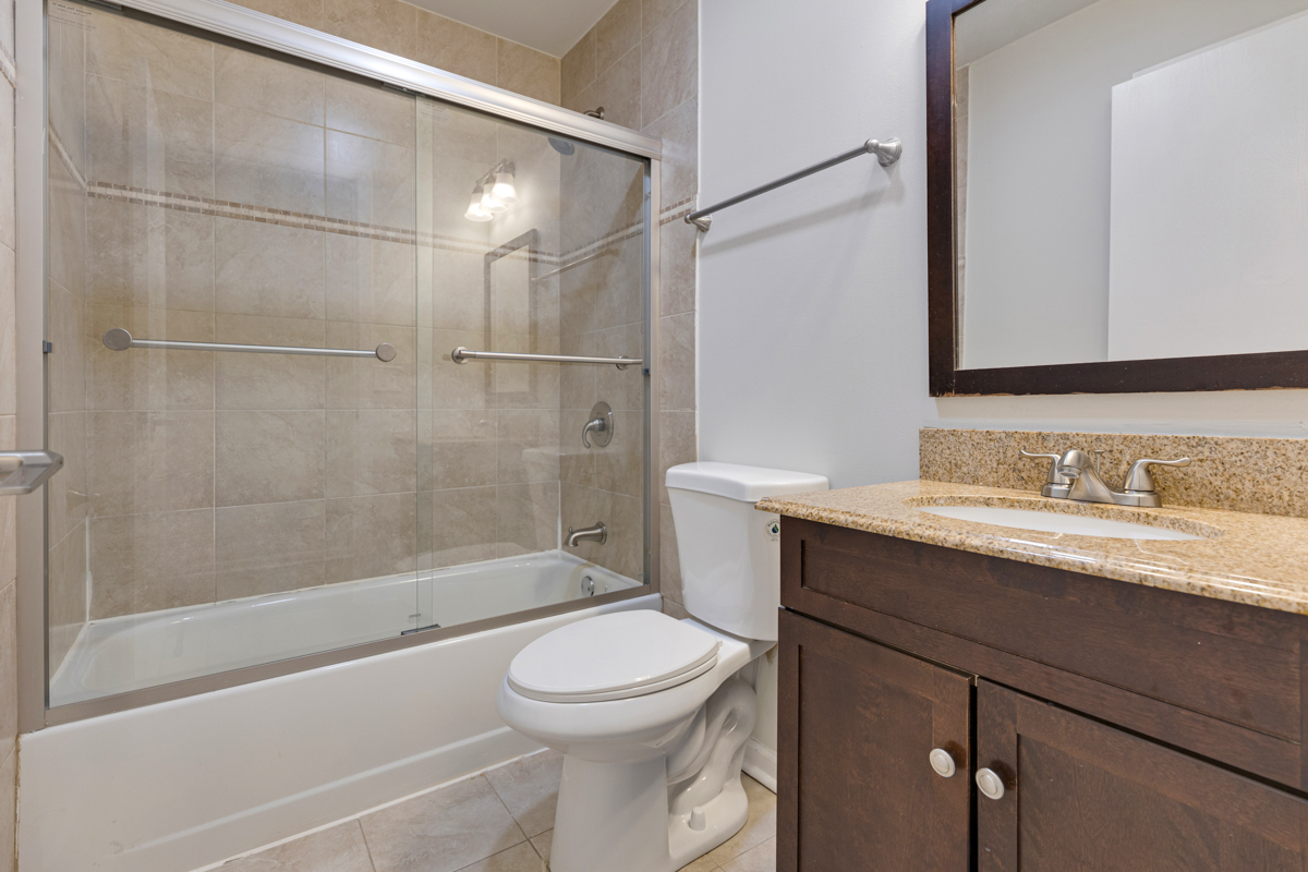 96 GANT Circle #H, Streamwood, IL 60107