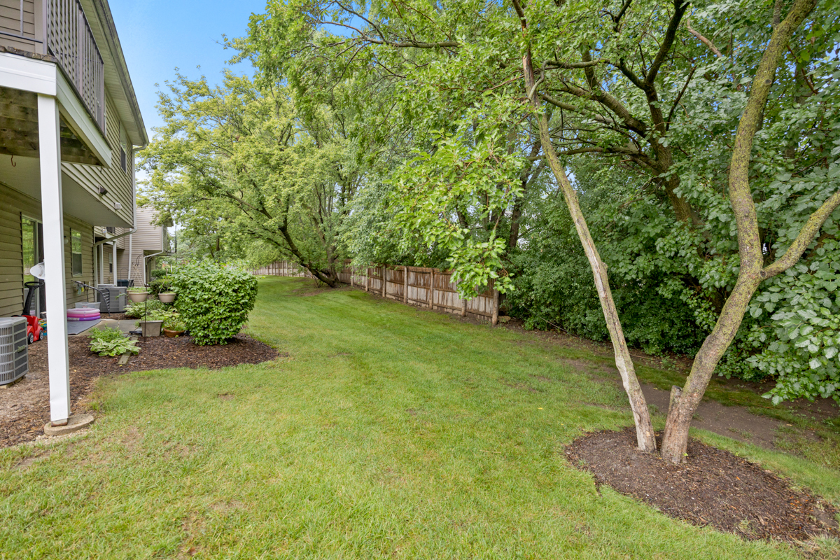 96 GANT Circle #H, Streamwood, IL 60107