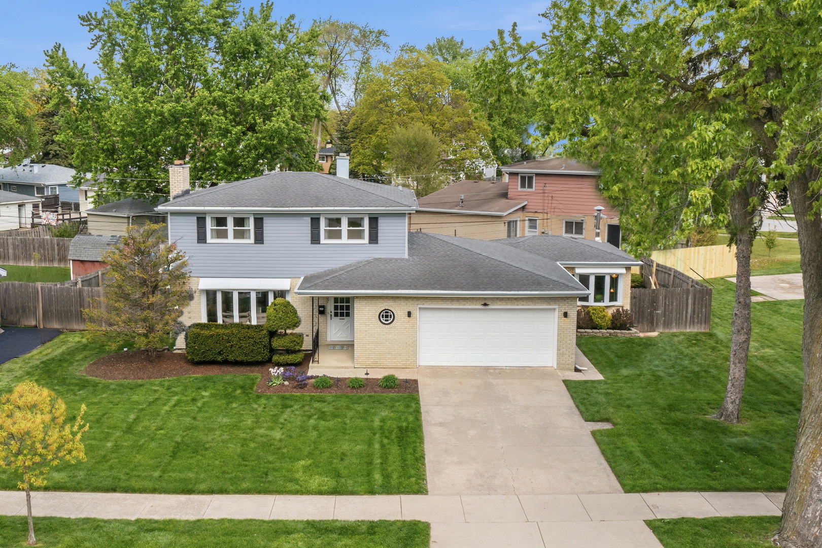 237 N Pioneer Drive, Addison, IL 60101