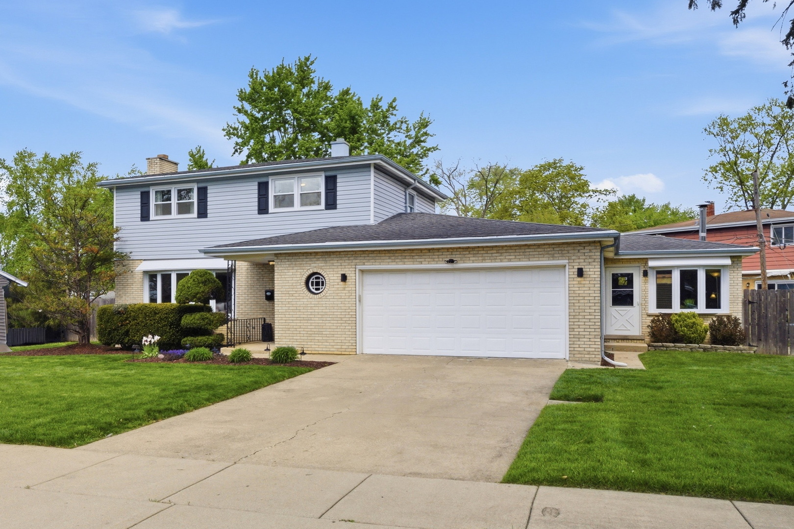 237 N Pioneer Drive, Addison, IL 60101