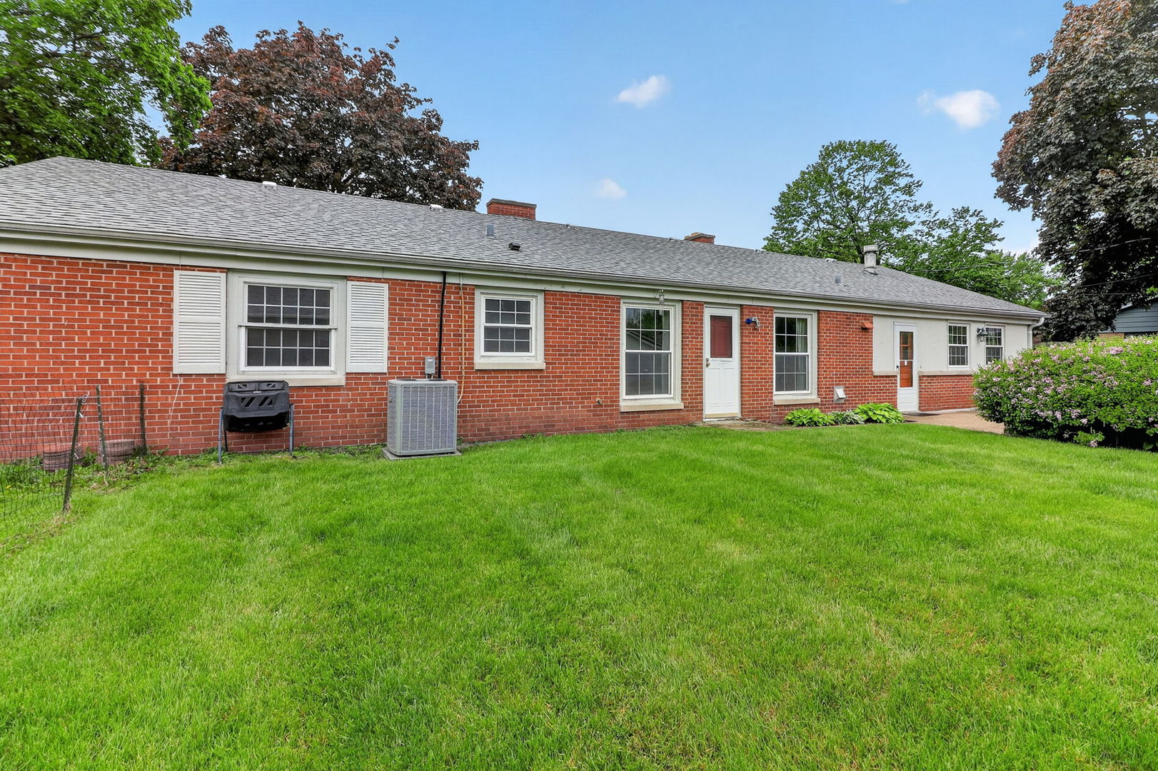 180 Alschuler Drive, Aurora, IL 60506
