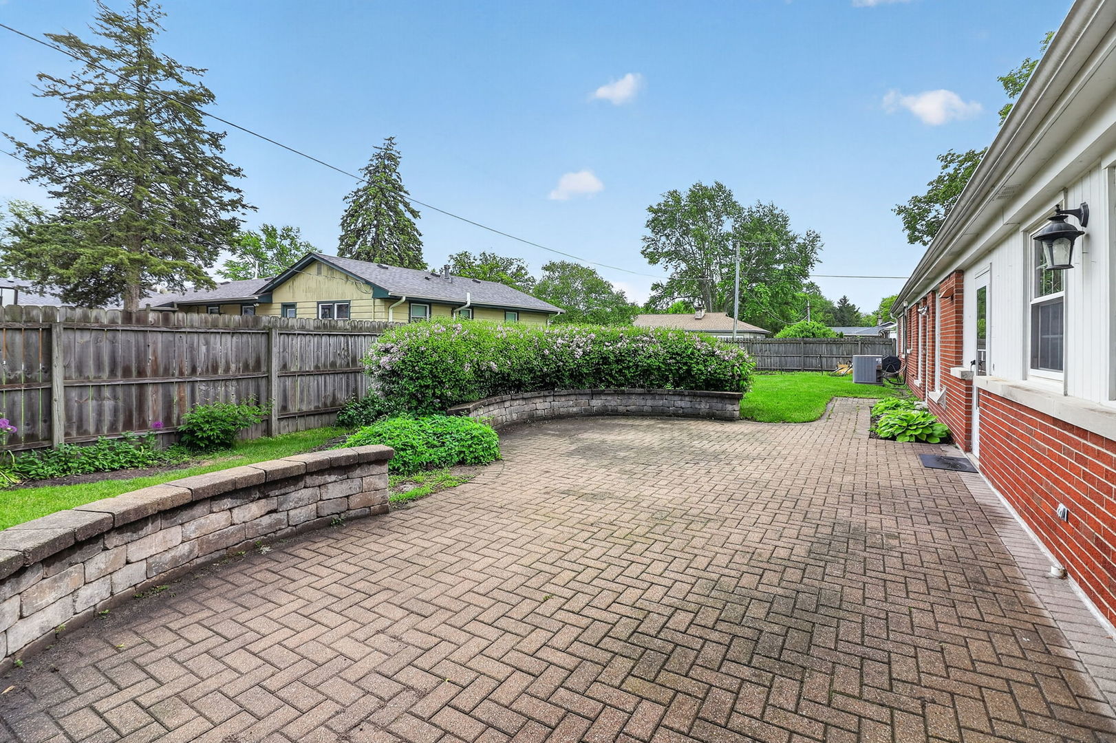 180 Alschuler Drive, Aurora, IL 60506