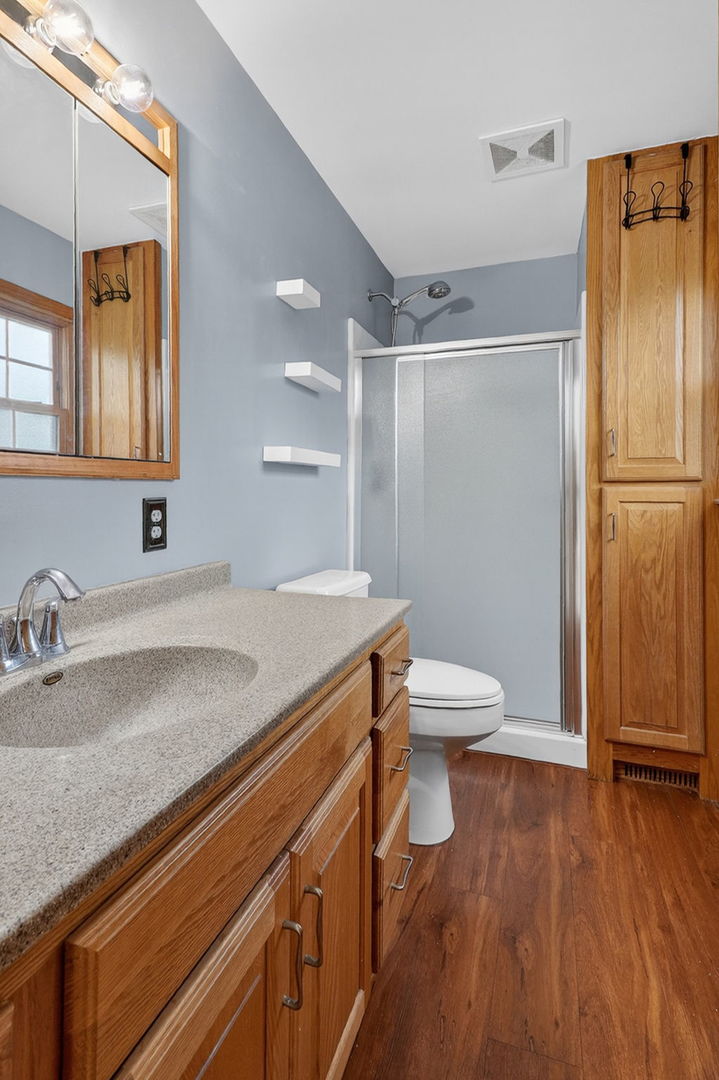 180 Alschuler Drive, Aurora, IL 60506