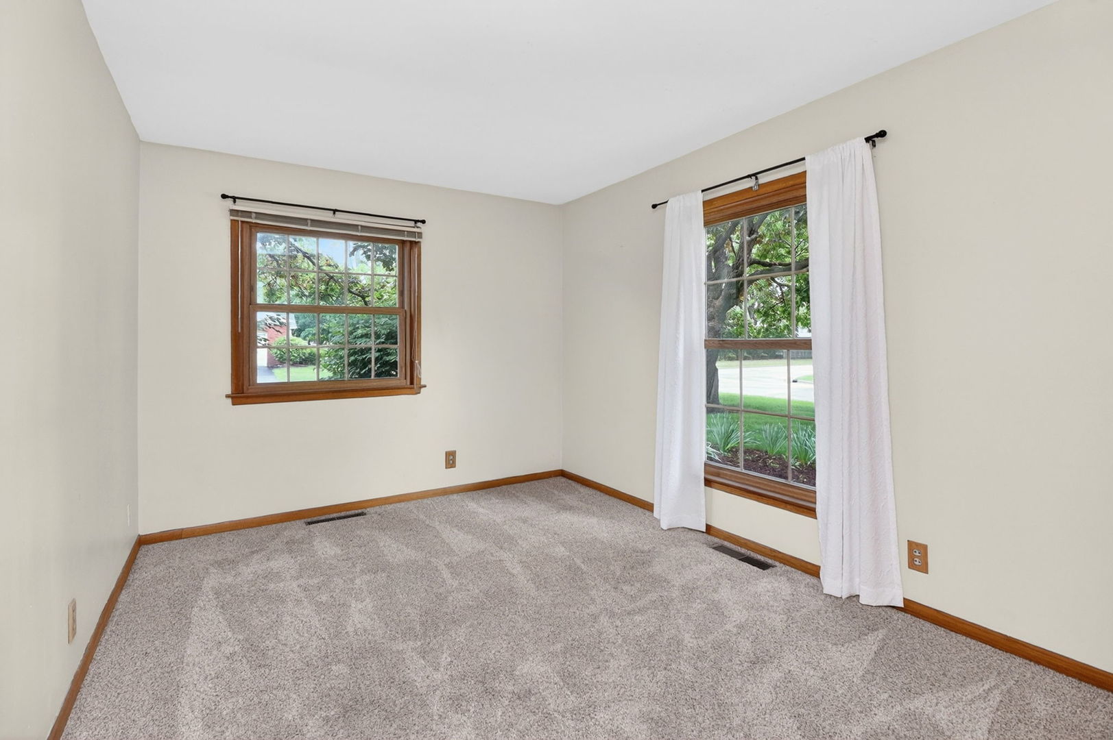 180 Alschuler Drive, Aurora, IL 60506