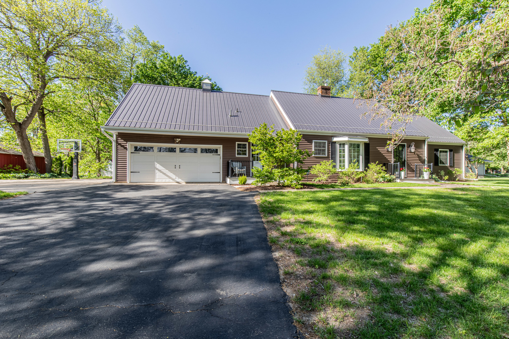 101 W Mill Road, Sheffield, IL 61361