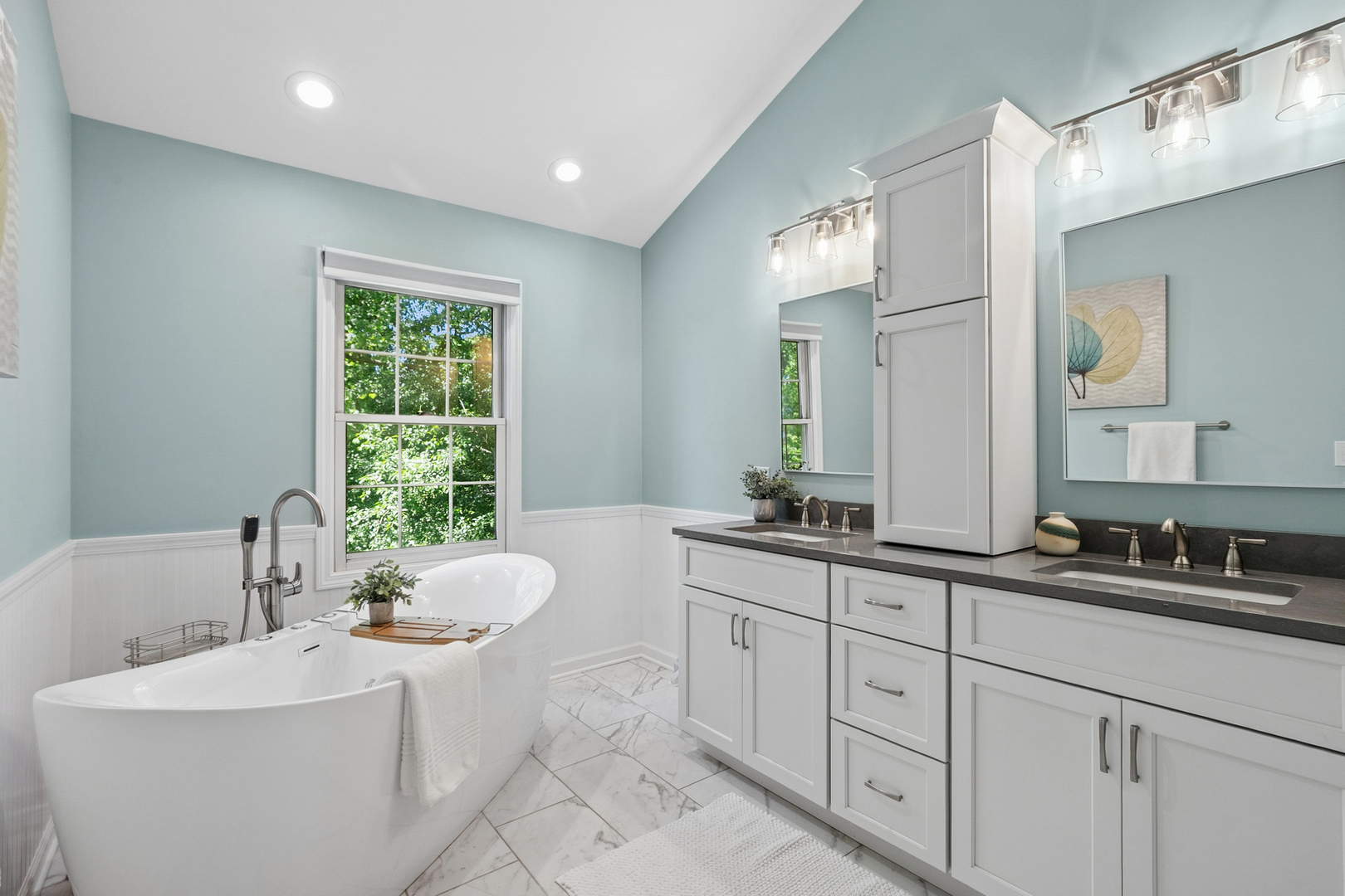 670 Williamsburg Avenue, Gurnee, IL 60031