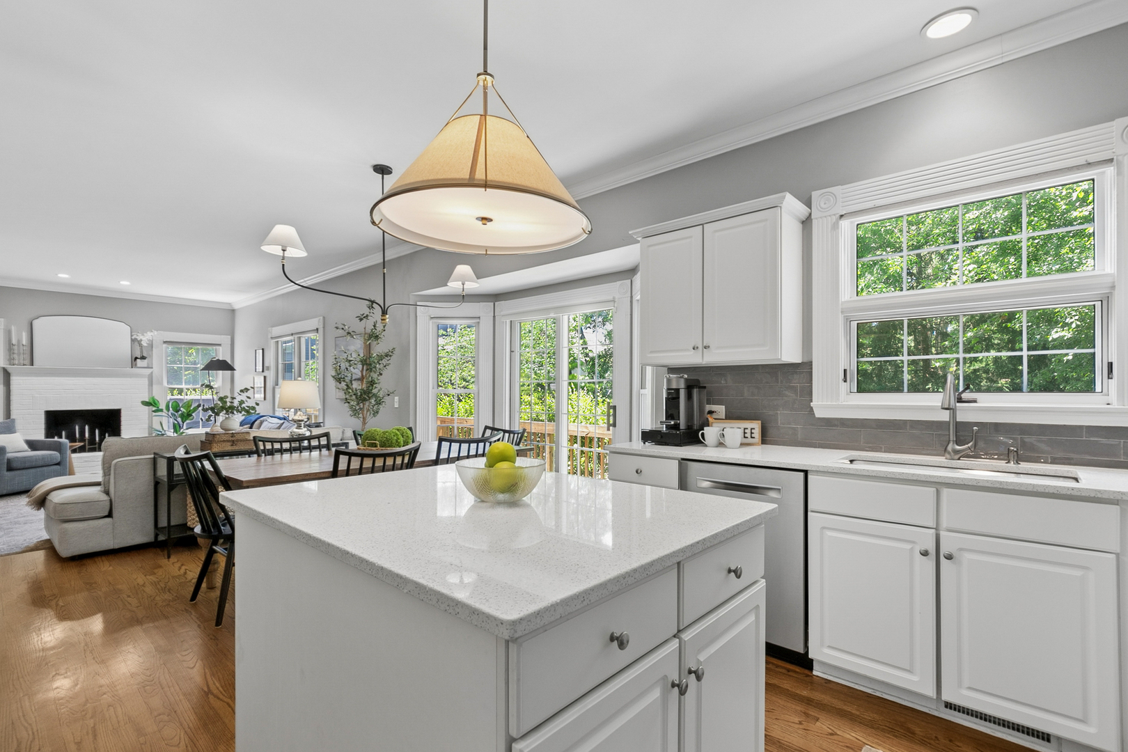 670 Williamsburg Avenue, Gurnee, IL 60031