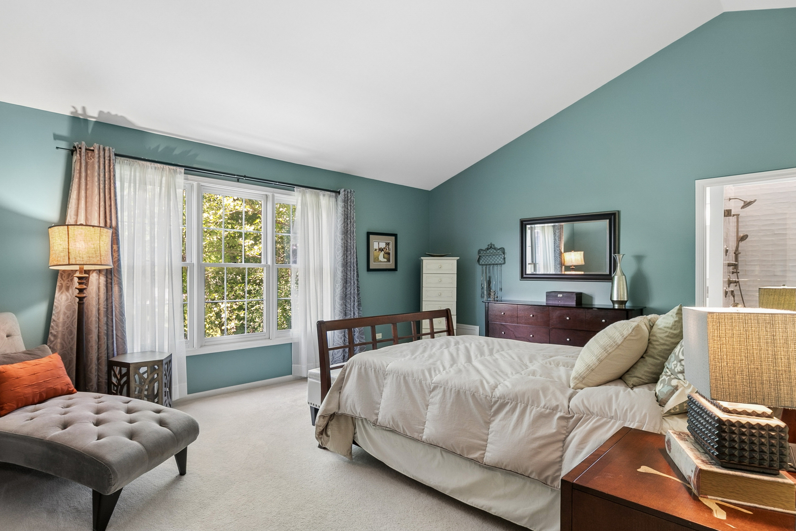 670 Williamsburg Avenue, Gurnee, IL 60031