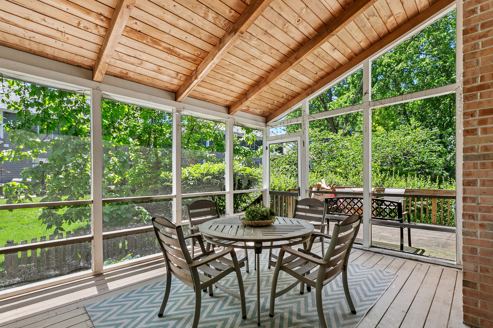 670 Williamsburg Avenue, Gurnee, IL 60031