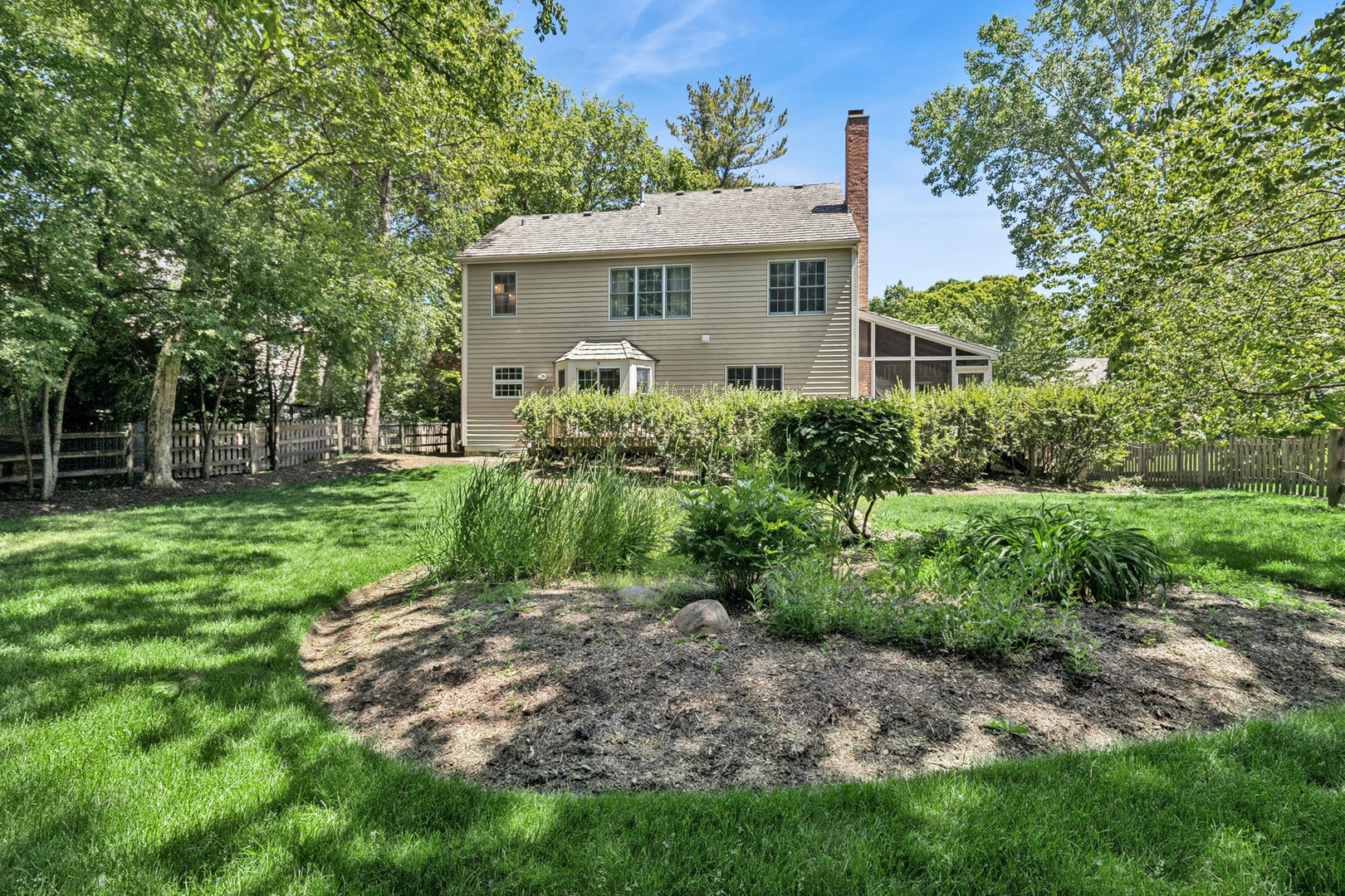 670 Williamsburg Avenue, Gurnee, IL 60031