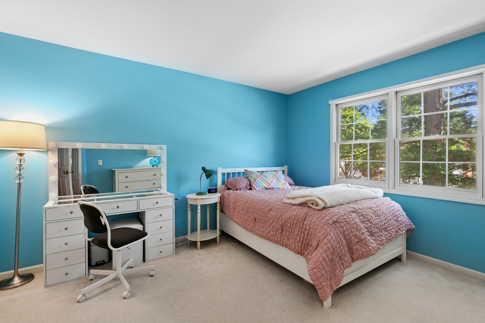 670 Williamsburg Avenue, Gurnee, IL 60031