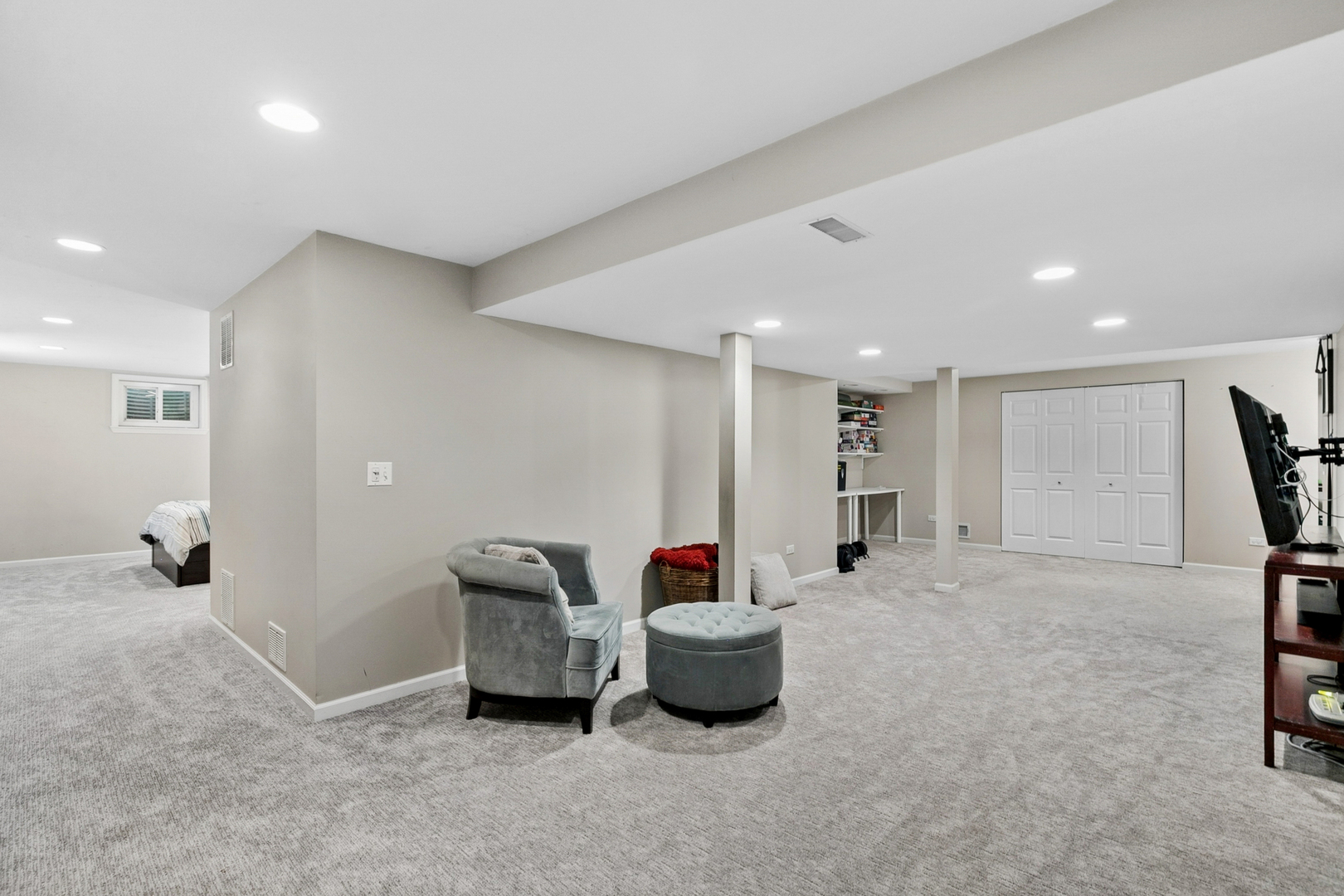 670 Williamsburg Avenue, Gurnee, IL 60031