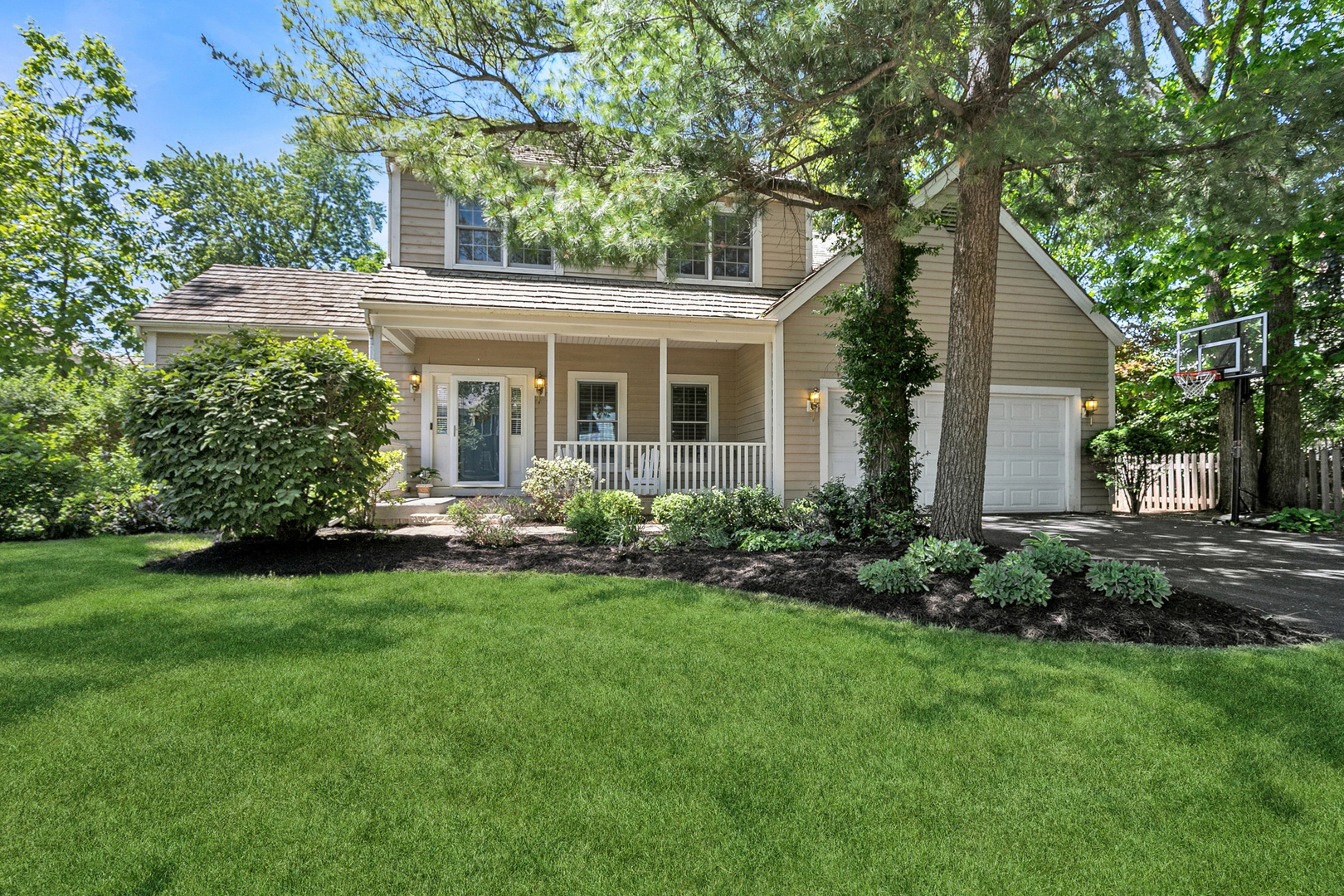 670 Williamsburg Avenue, Gurnee, IL 60031