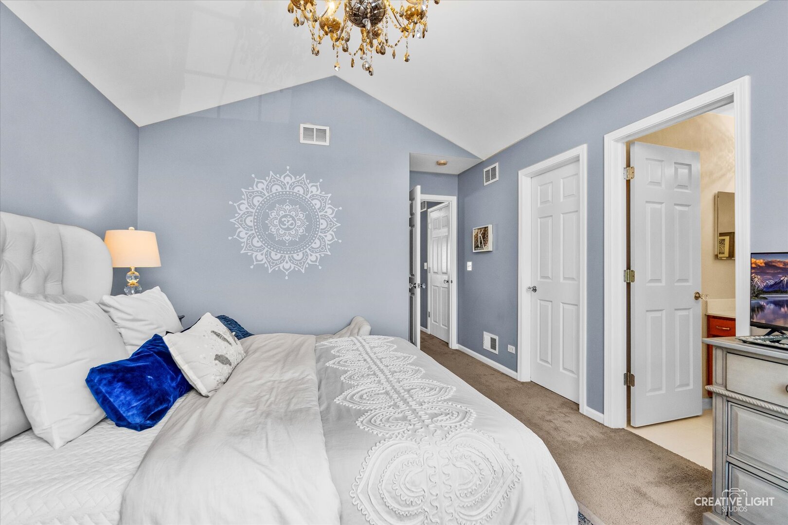 457 Jamestown Court, Aurora, IL 60502