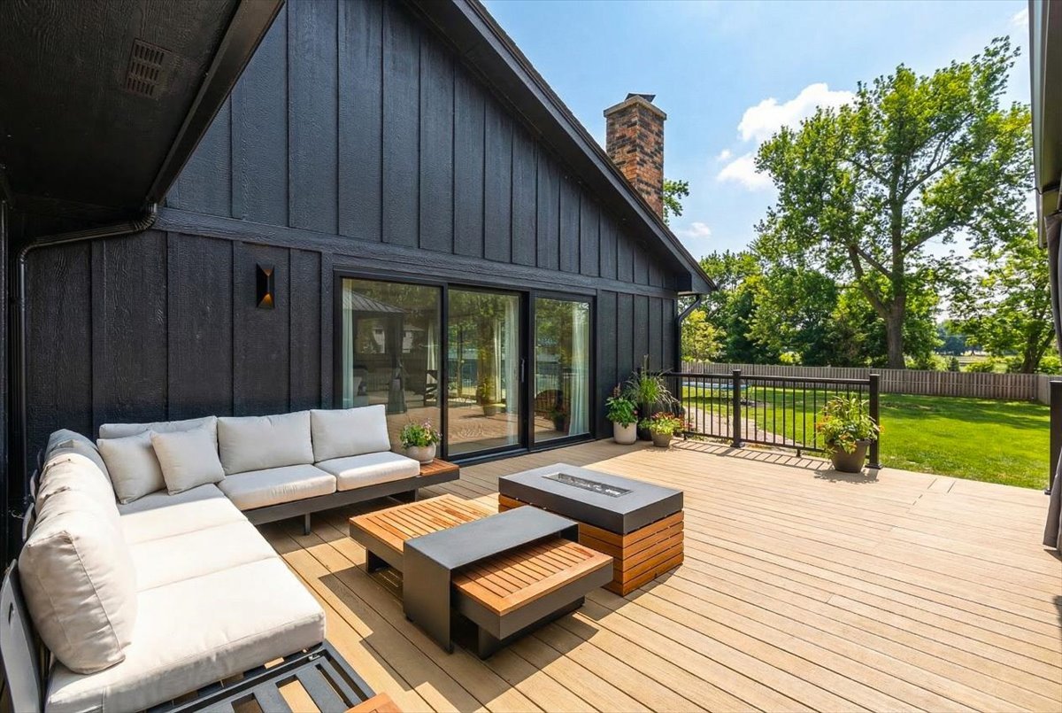 8122 Fairmount Avenue, Downers Grove, IL 60516
