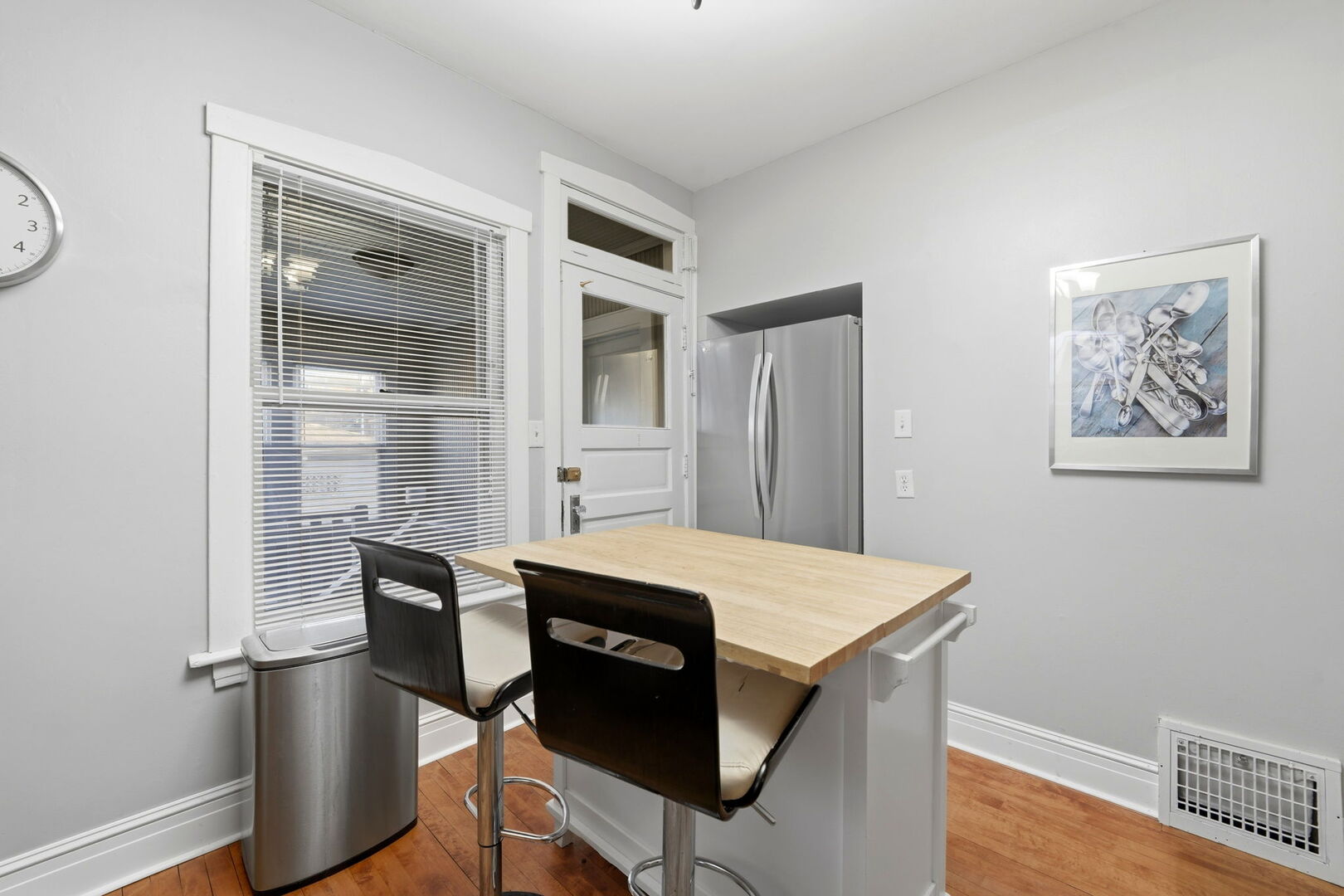 5135 W Melrose Street, Chicago, IL 60641