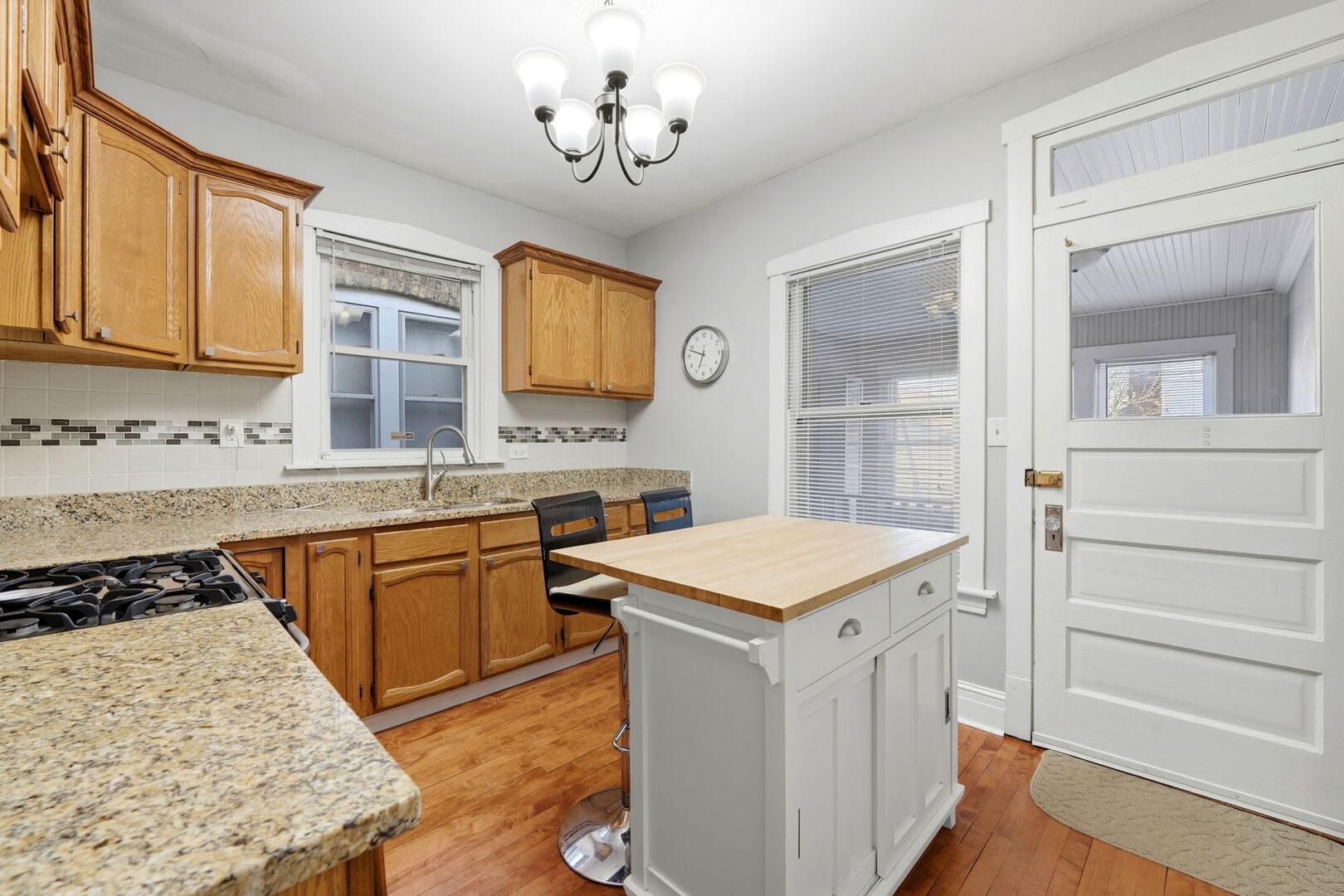 5135 W Melrose Street, Chicago, IL 60641