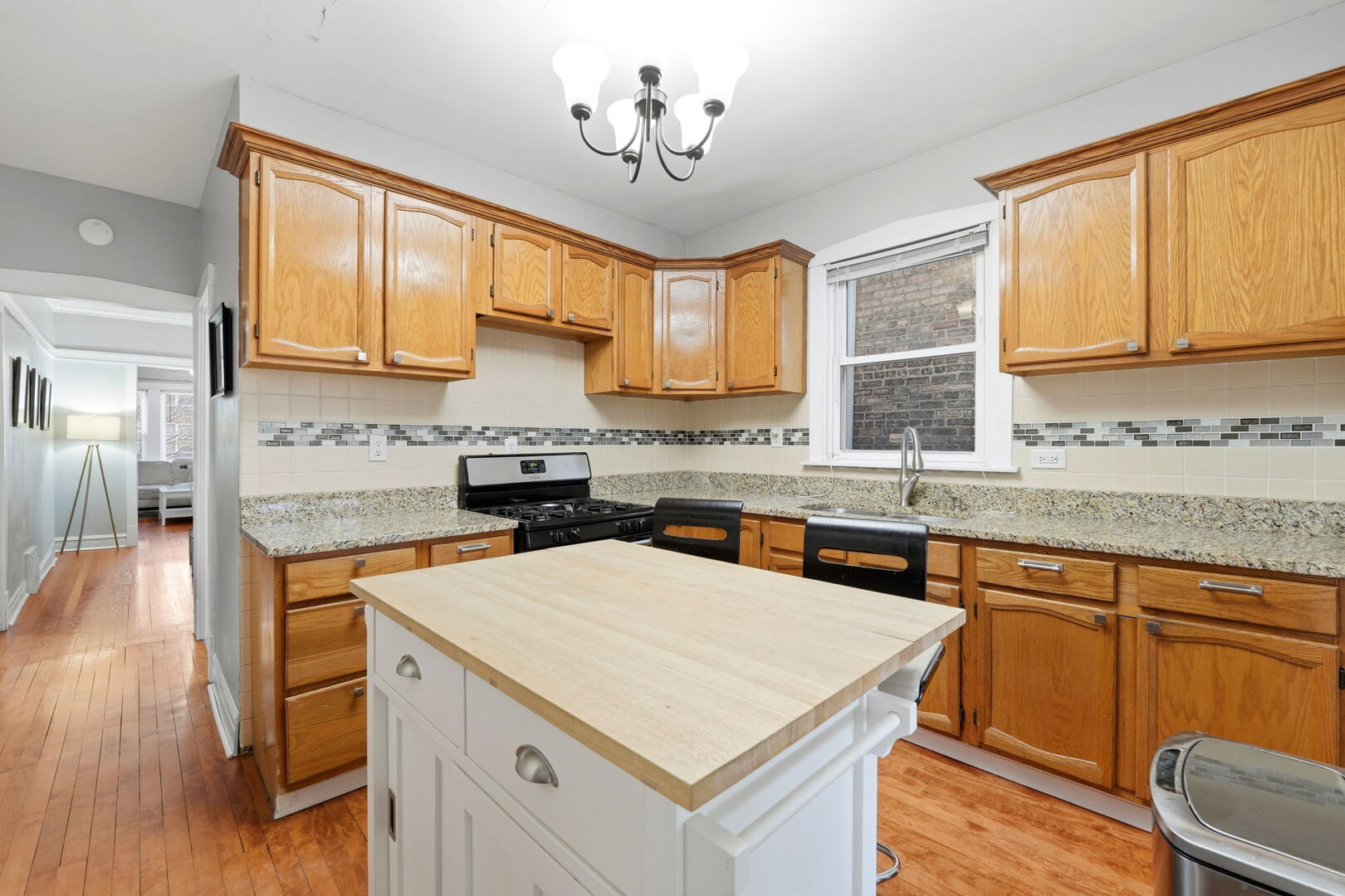 5135 W Melrose Street, Chicago, IL 60641