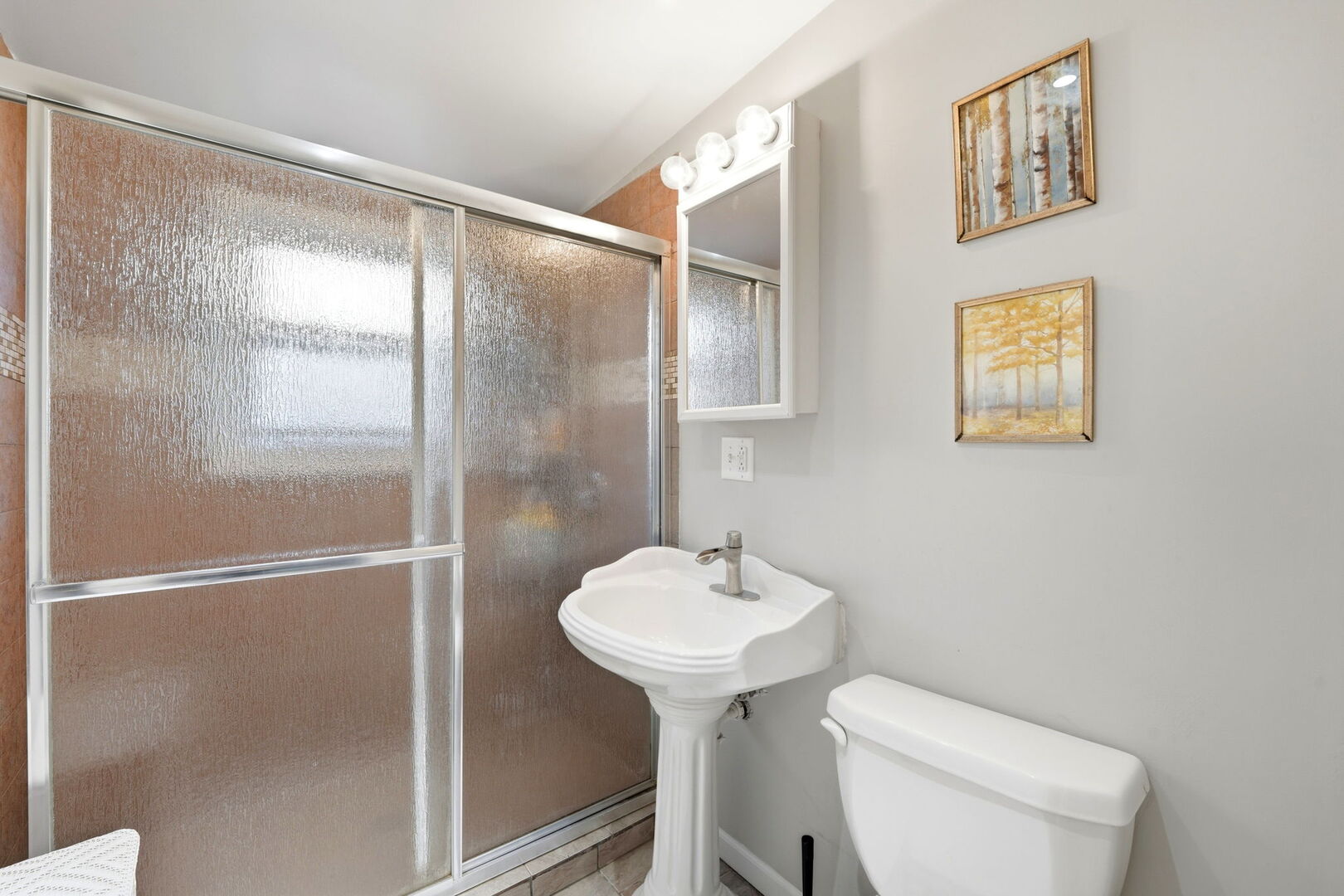 5135 W Melrose Street, Chicago, IL 60641