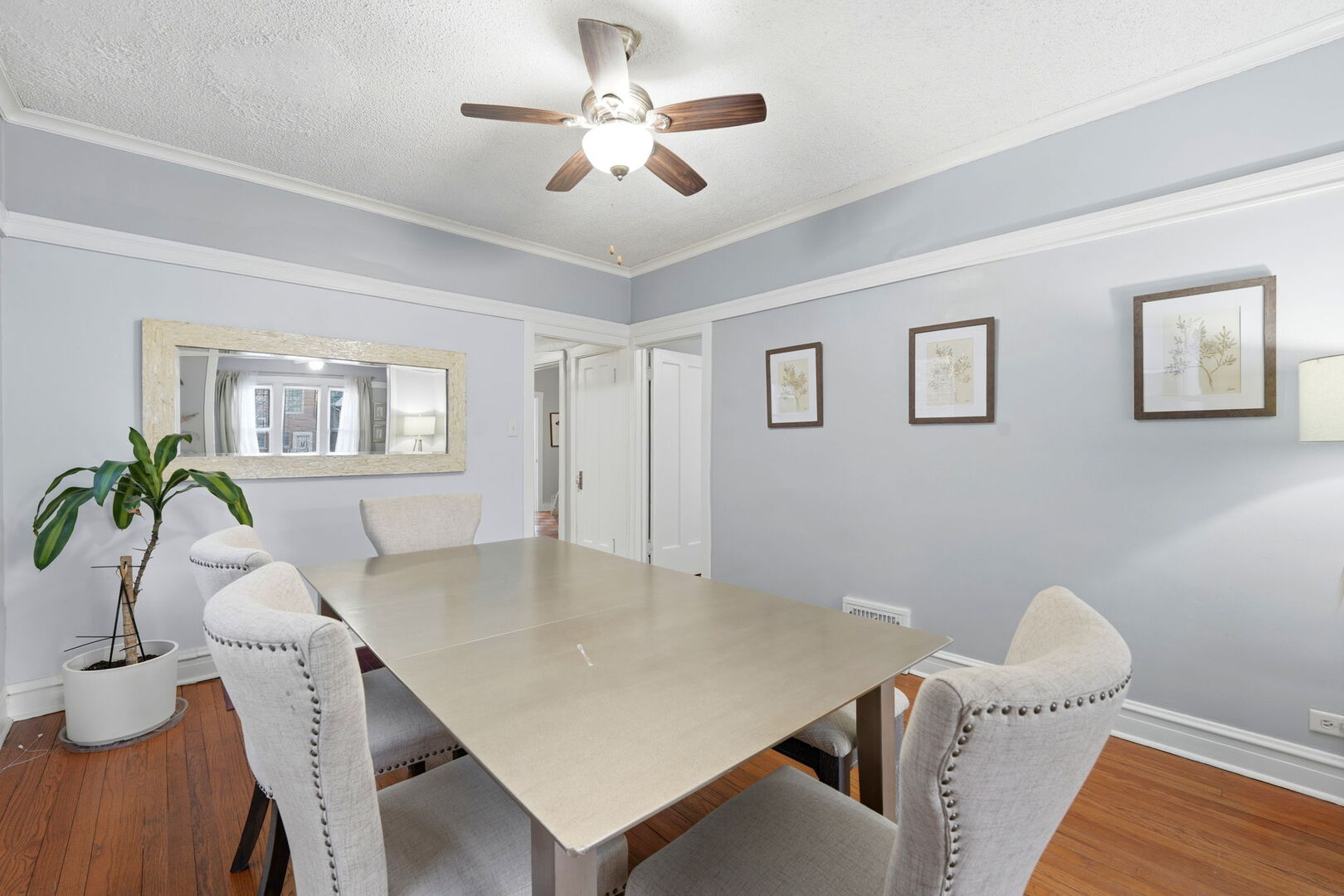 5135 W Melrose Street, Chicago, IL 60641