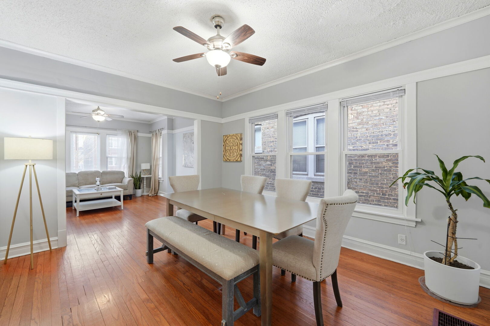 5135 W Melrose Street, Chicago, IL 60641
