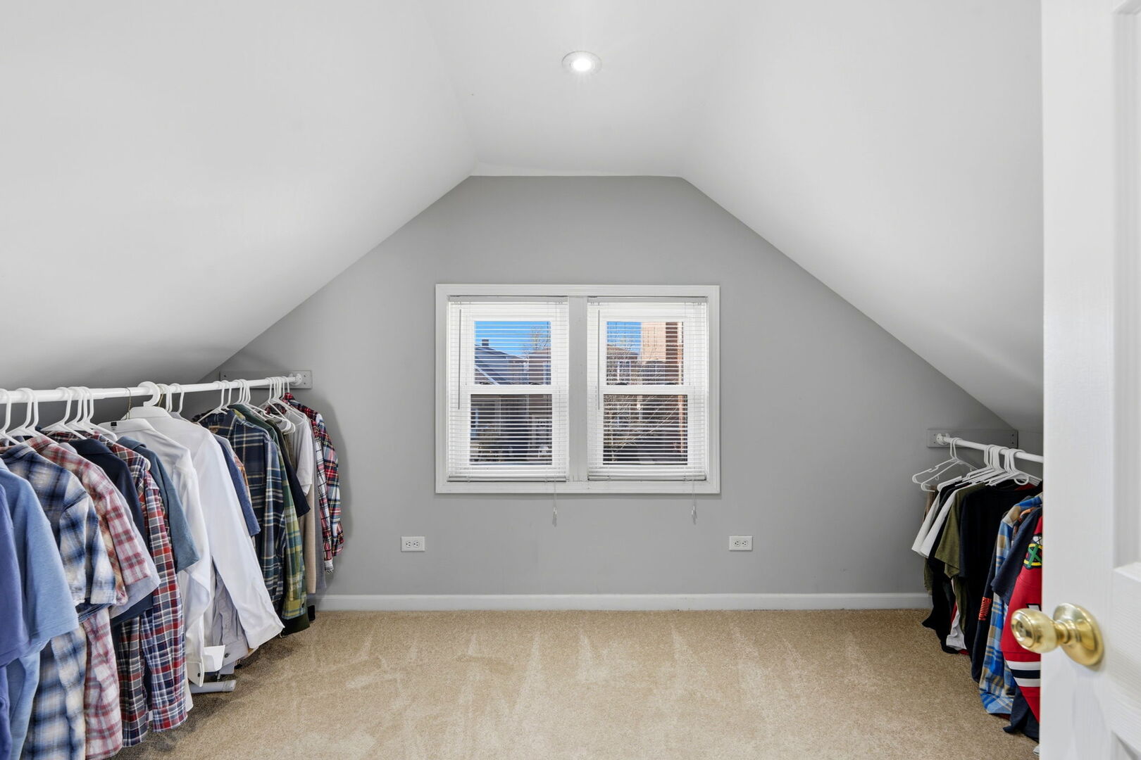 5135 W Melrose Street, Chicago, IL 60641