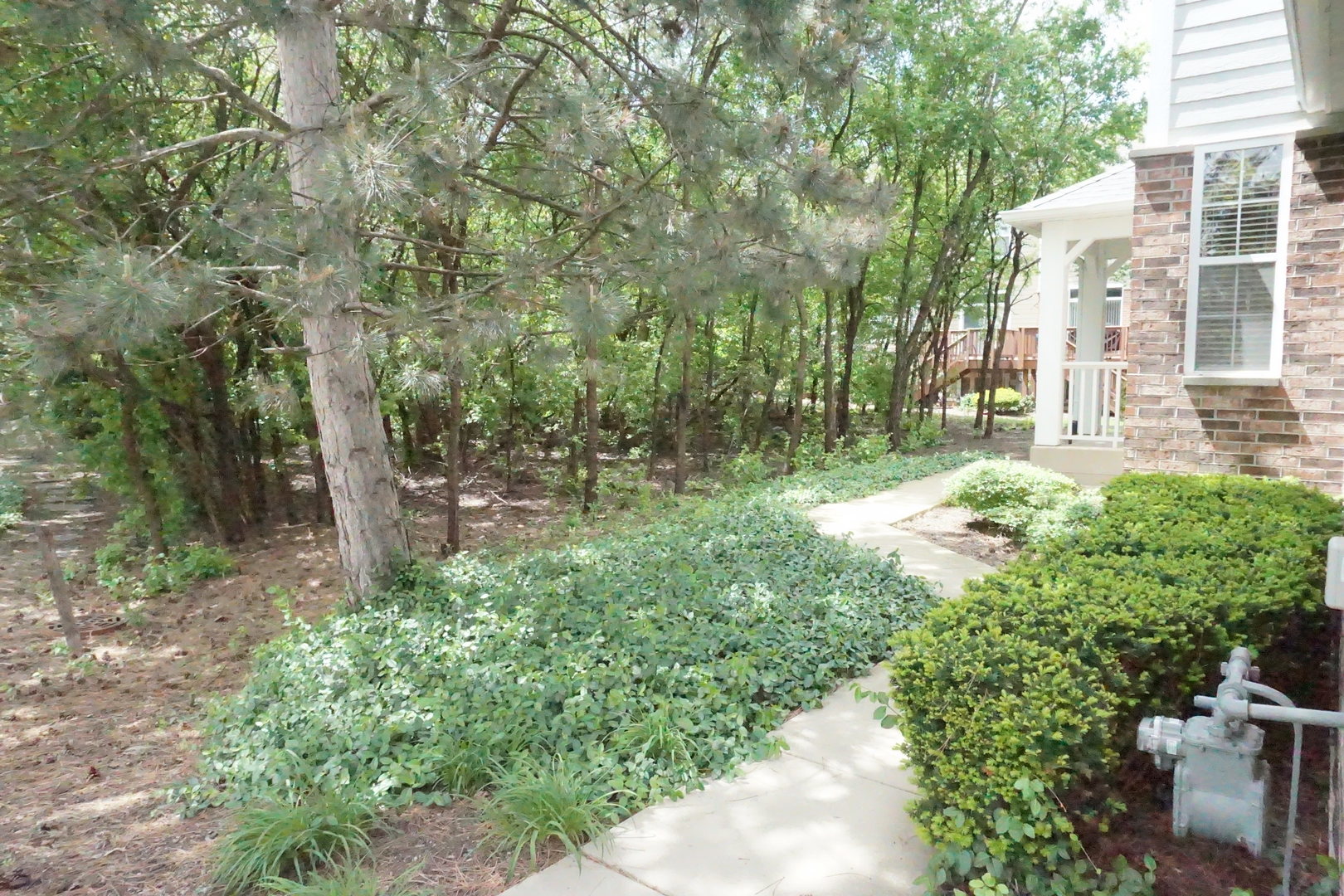 108 Woodview Court, Glen Ellyn, IL 60137