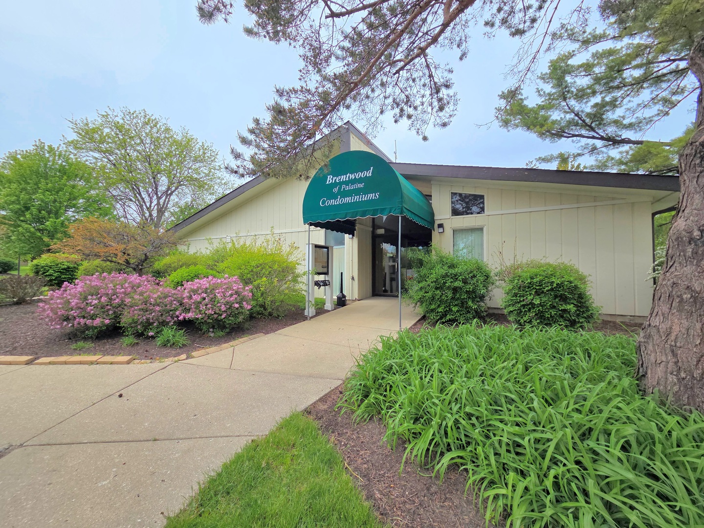 1473 N WINSLOWE Drive #202, Palatine, IL 60074