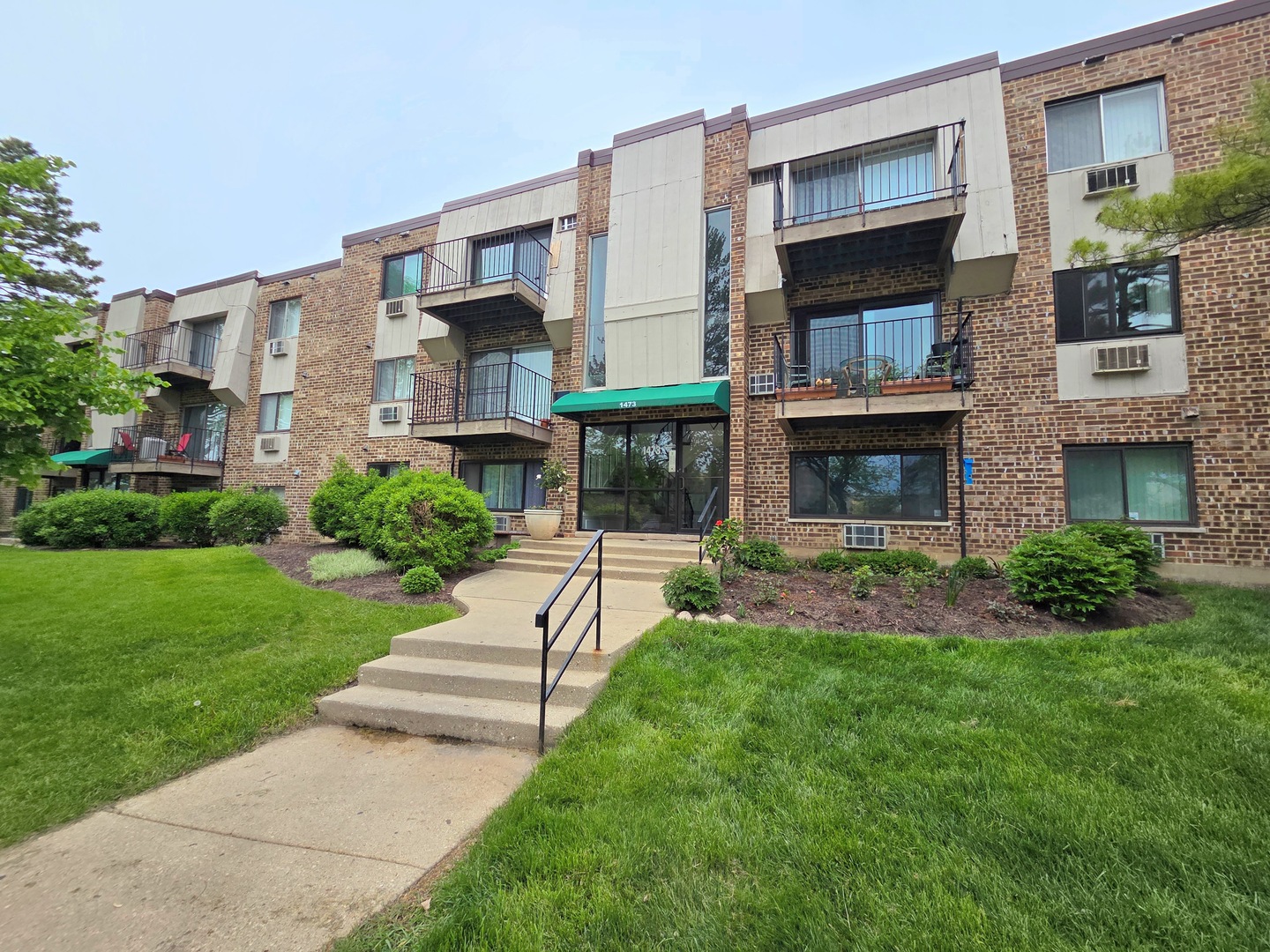 1473 N WINSLOWE Drive #202, Palatine, IL 60074