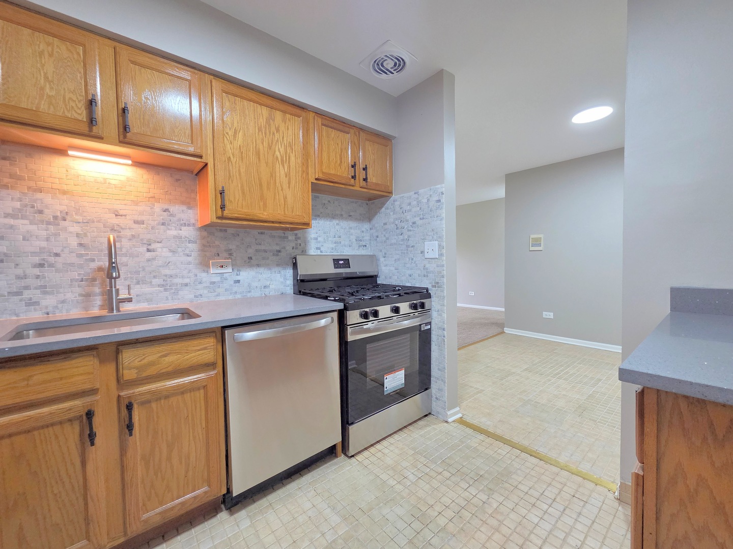 1473 N WINSLOWE Drive #202, Palatine, IL 60074