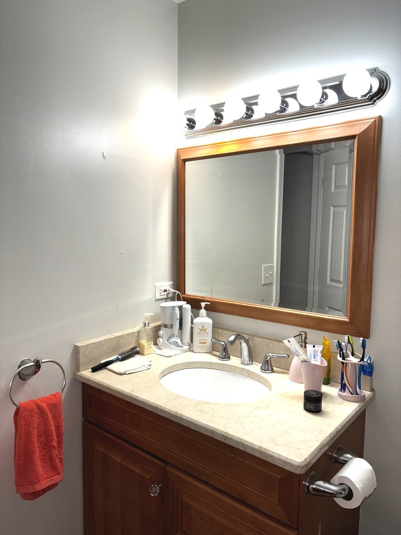 353 S Whispering hills Drive #B, Naperville, IL 60540