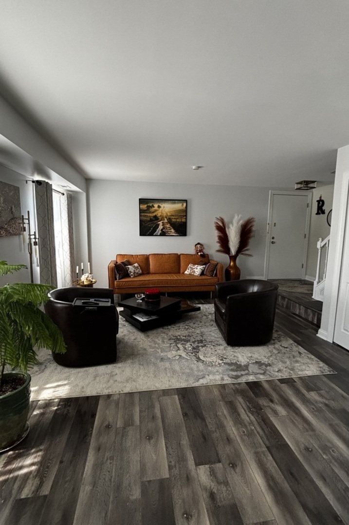 353 S Whispering hills Drive #B, Naperville, IL 60540