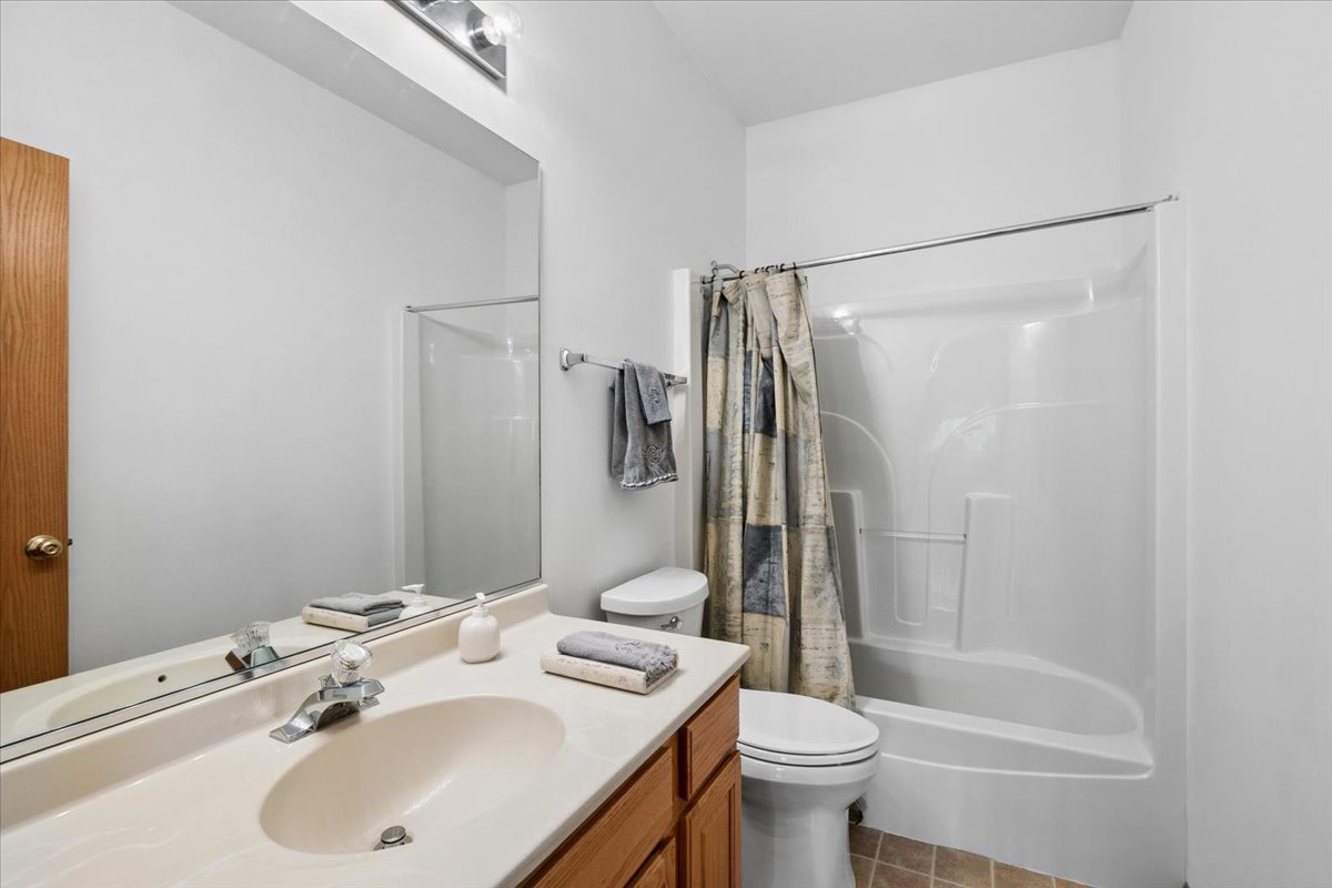 1015 Ellsworth Drive, Grayslake, IL 60030