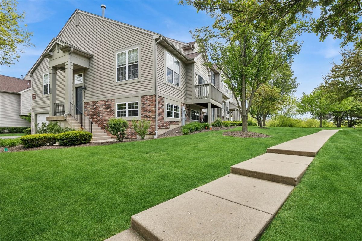 1015 Ellsworth Drive, Grayslake, IL 60030