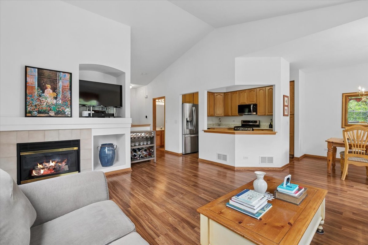 1015 Ellsworth Drive, Grayslake, IL 60030
