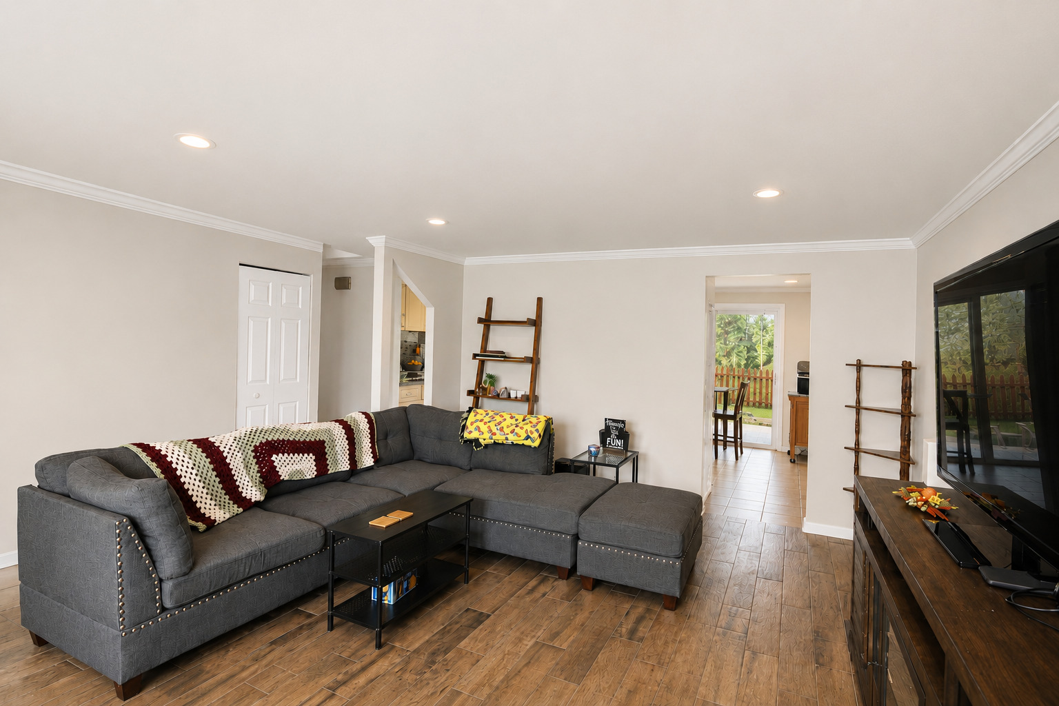 817 Stamford Court, Schaumburg, IL 60193