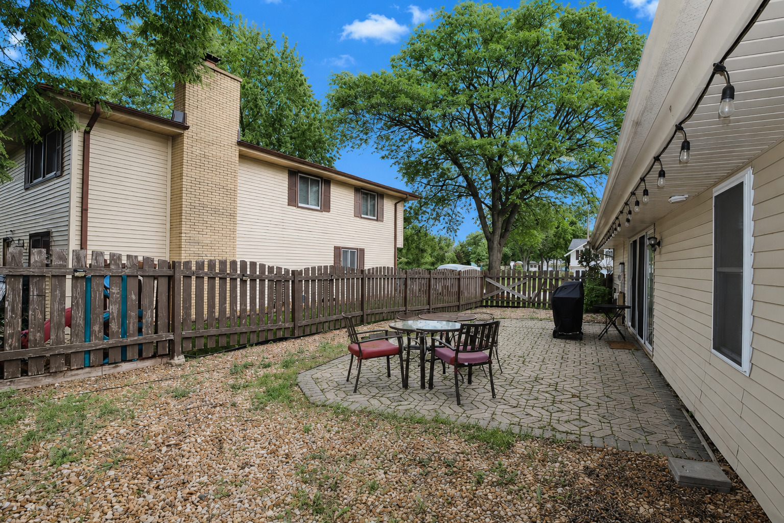 817 Stamford Court, Schaumburg, IL 60193