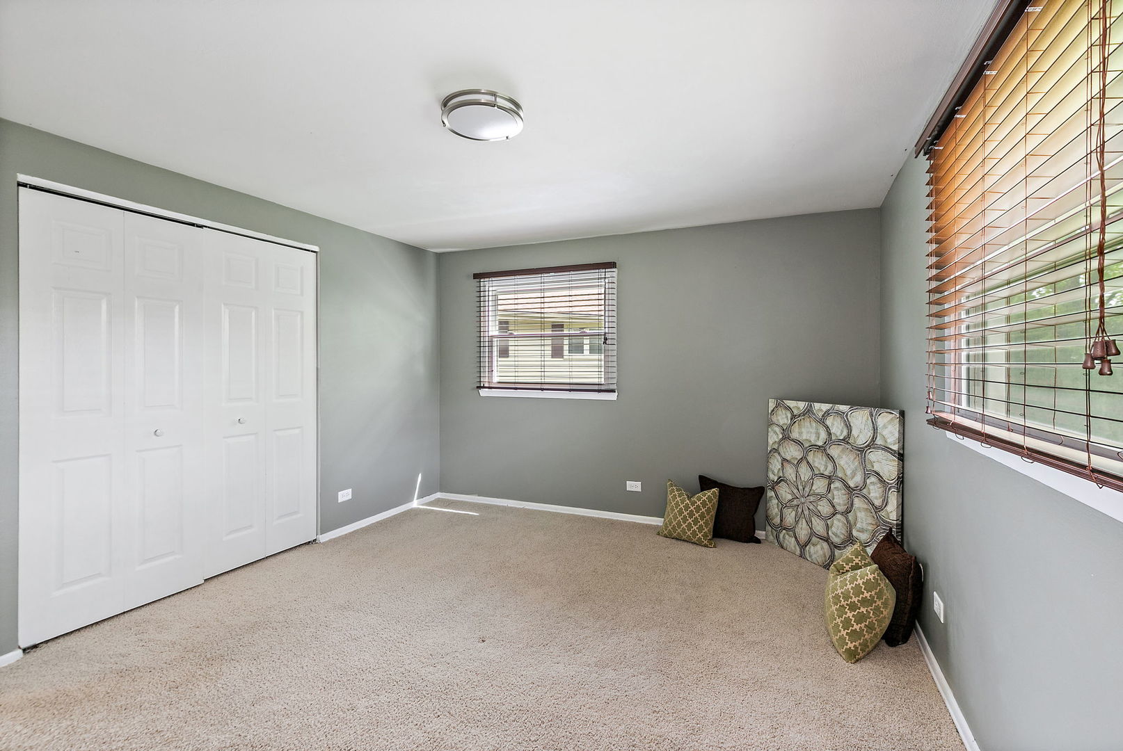 1097 Stratham Court, Schaumburg, IL 60193