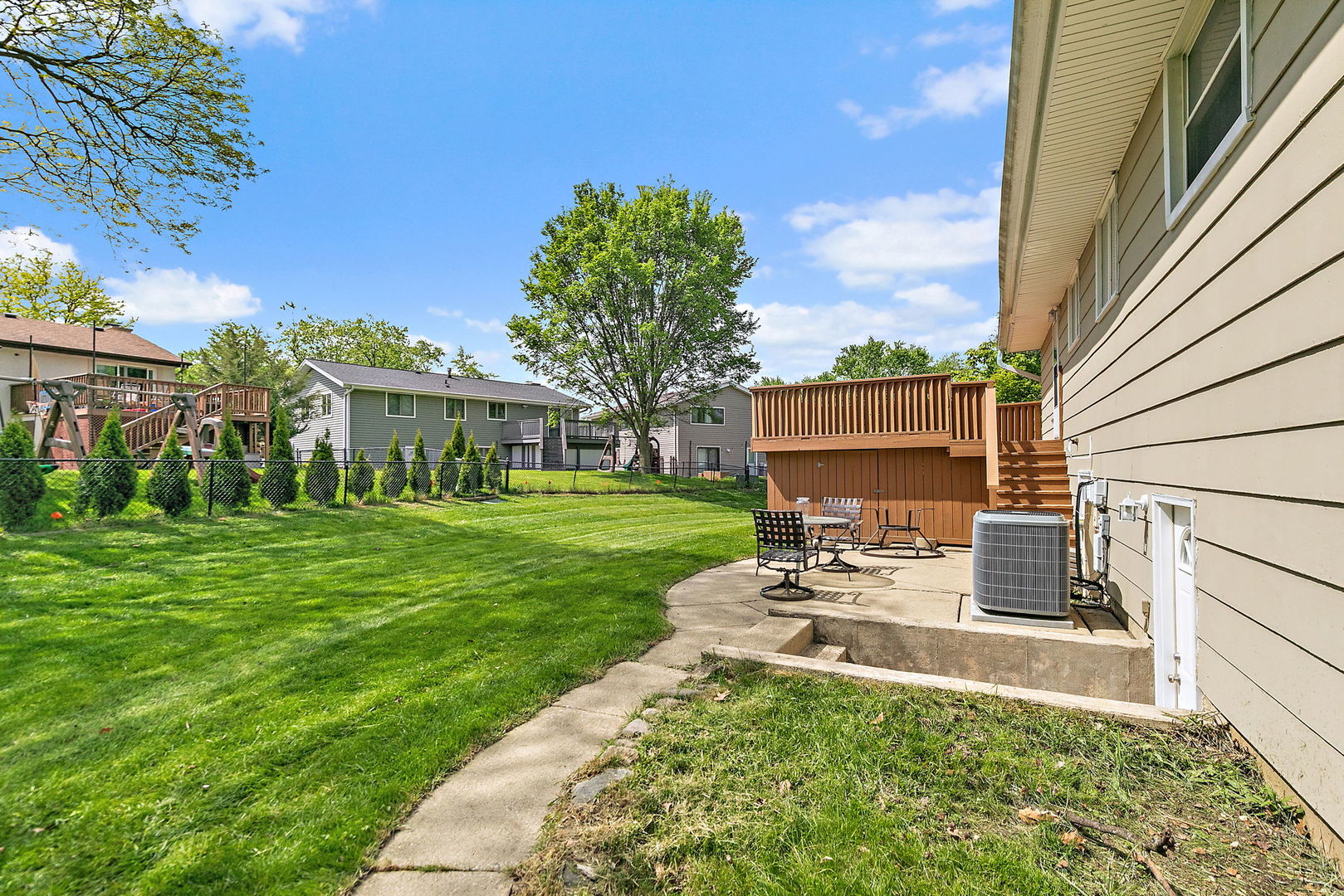 1097 Stratham Court, Schaumburg, IL 60193