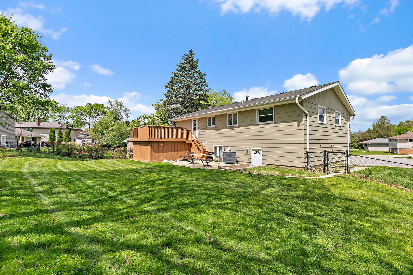 1097 Stratham Court, Schaumburg, IL 60193