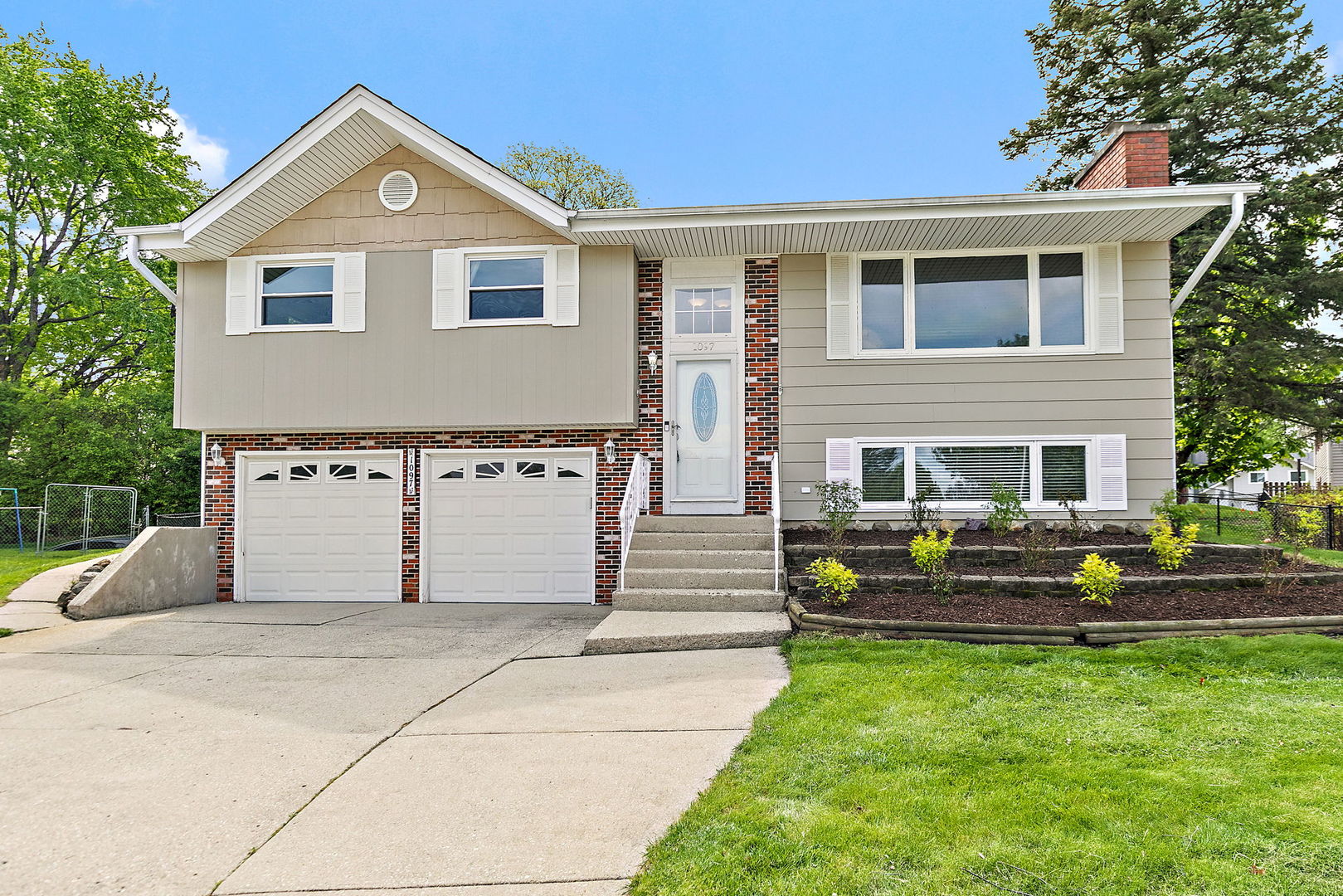 1097 Stratham Court, Schaumburg, IL 60193