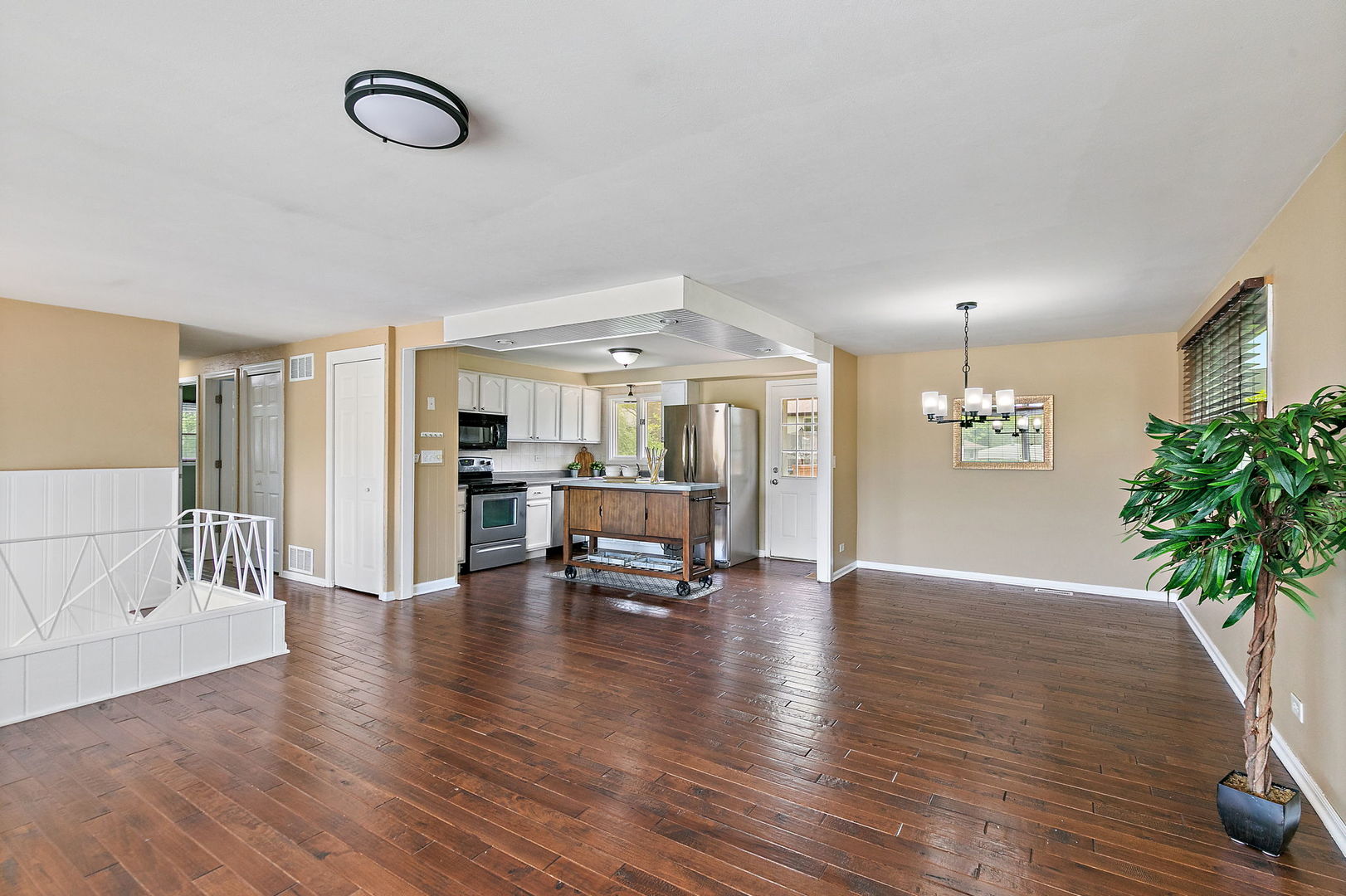 1097 Stratham Court, Schaumburg, IL 60193