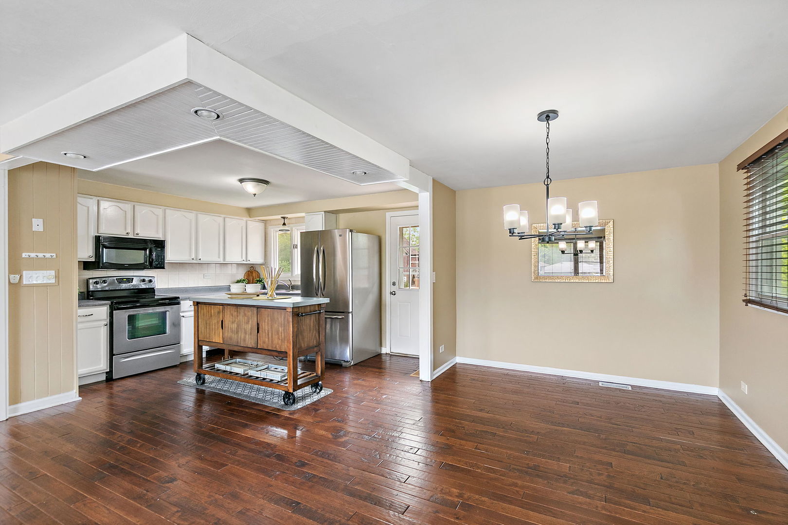 1097 Stratham Court, Schaumburg, IL 60193
