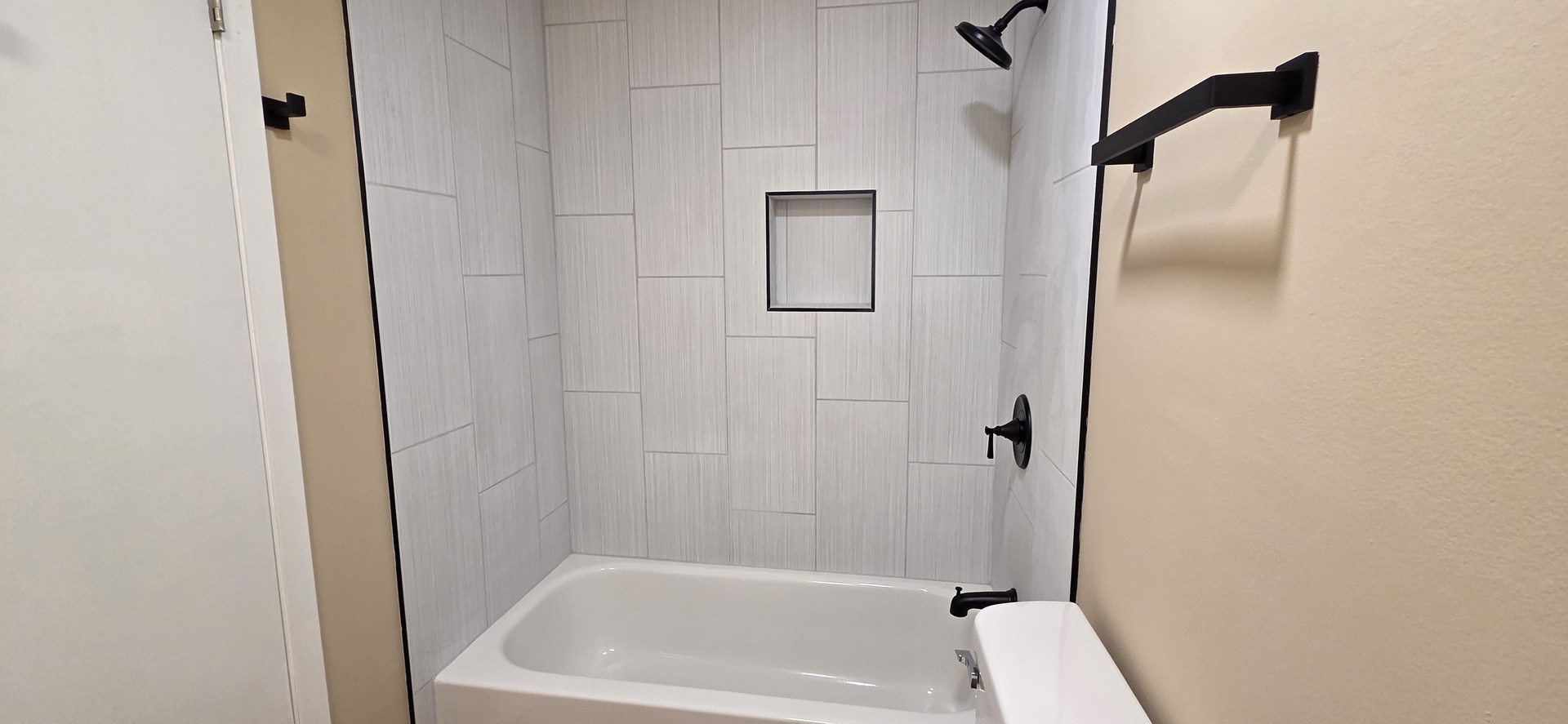 1751 Plymouth Court #B, Wheaton, IL 60189