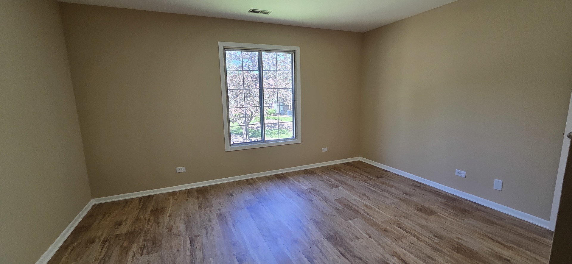 1751 Plymouth Court #B, Wheaton, IL 60189