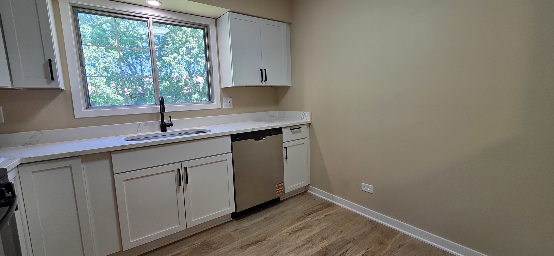 1751 Plymouth Court #B, Wheaton, IL 60189