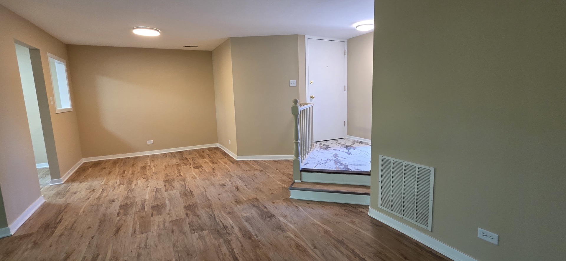 1751 Plymouth Court #B, Wheaton, IL 60189
