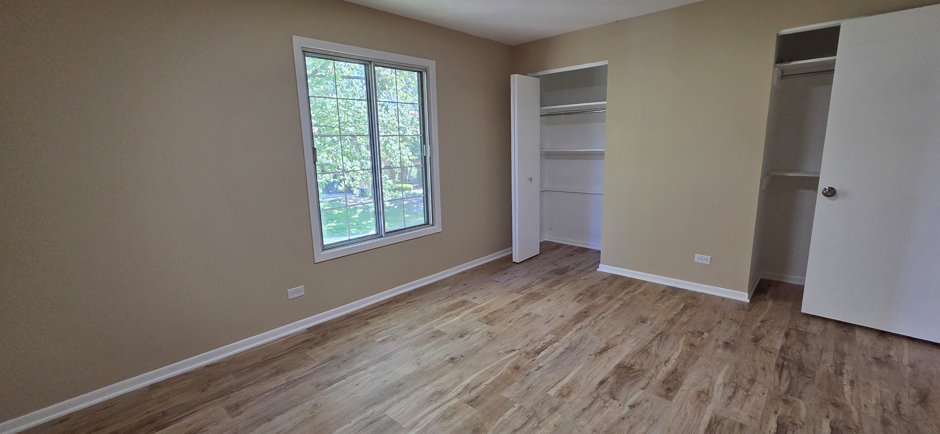 1751 Plymouth Court #B, Wheaton, IL 60189
