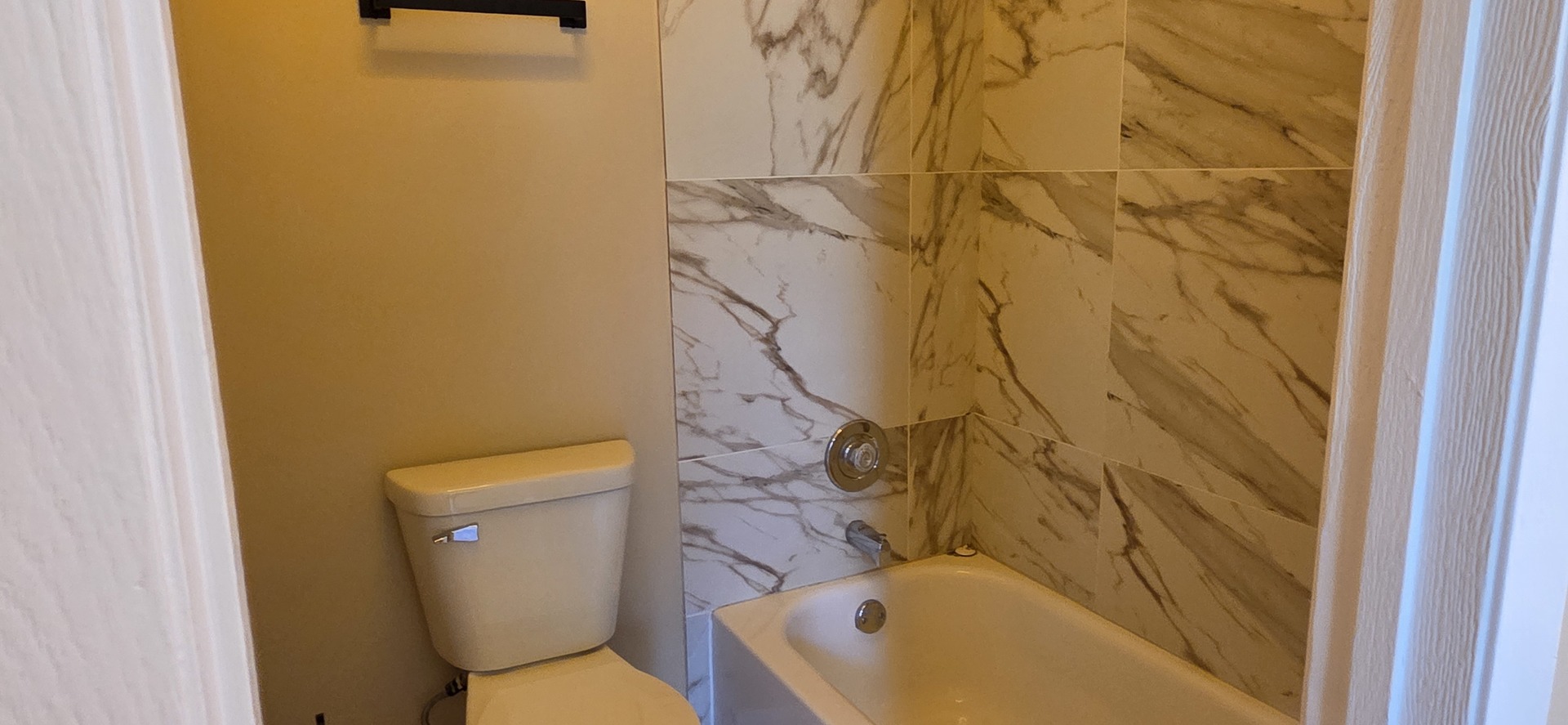 1751 Plymouth Court #B, Wheaton, IL 60189